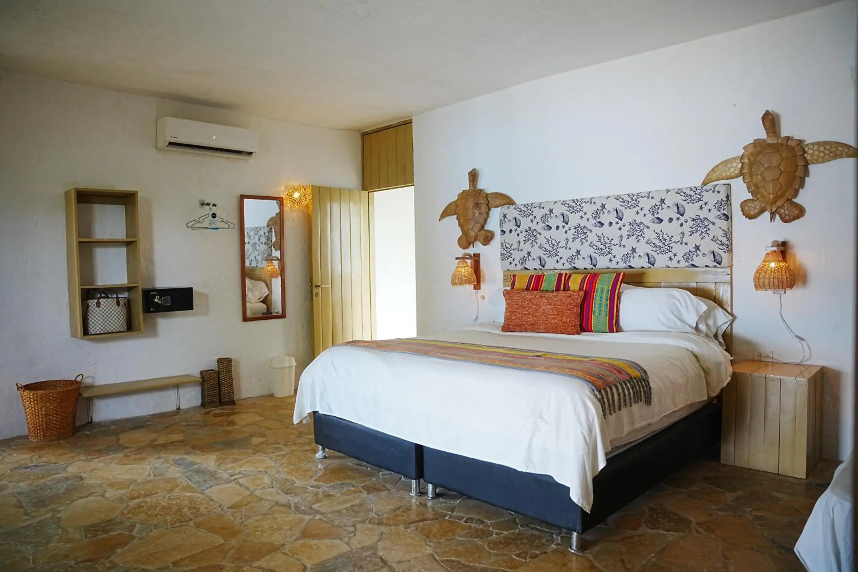 Superior Twin Room with Sea View in Hotel Isla Real Superior Twin Room with Sea View in Hotel Isla Real