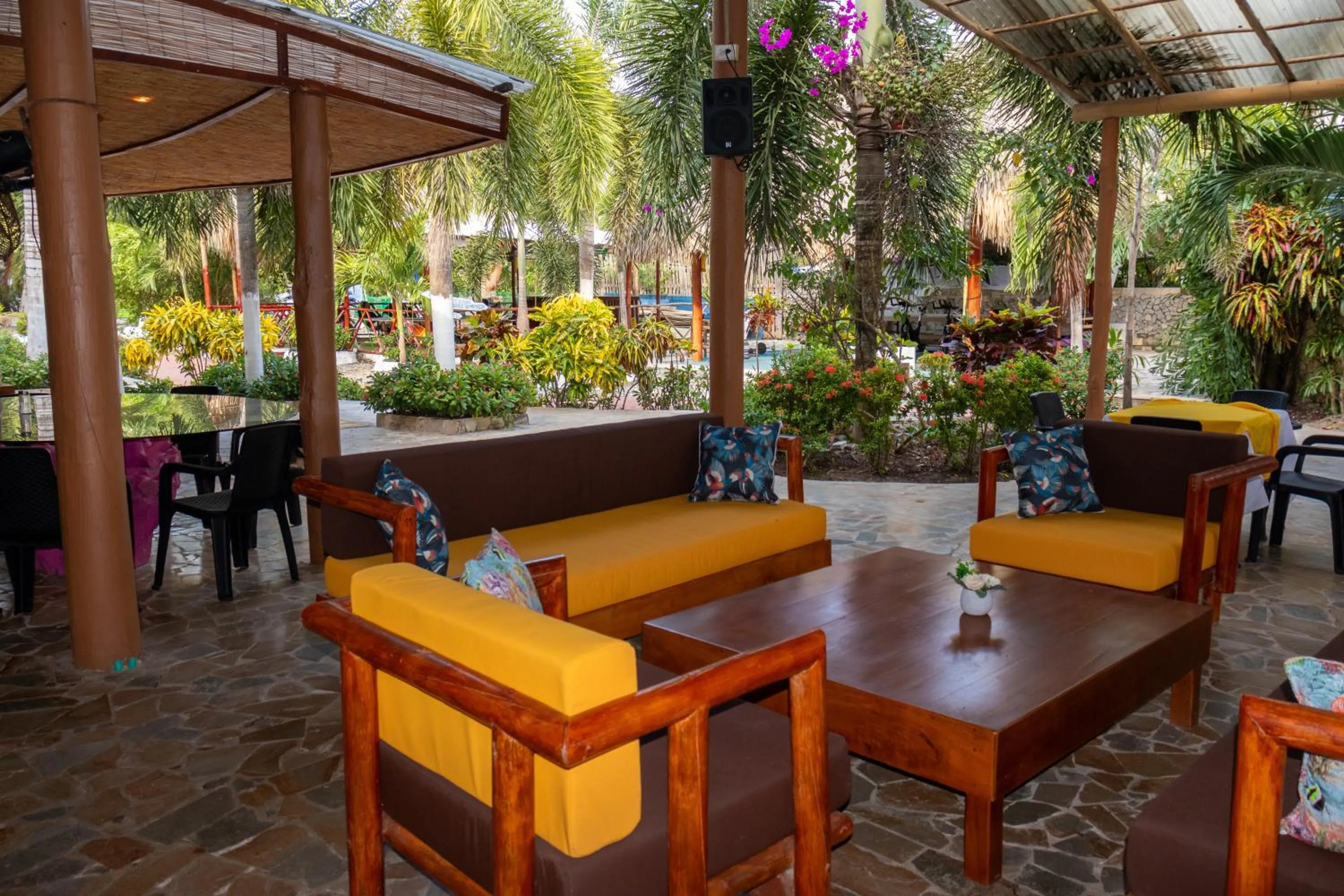 Restaurant/places to eat in Hotel Isla Real