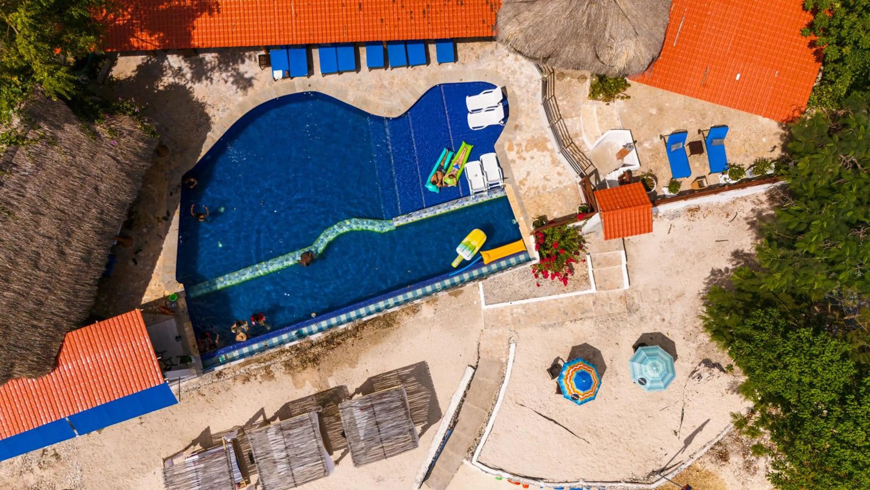 Swimming pool in Hotel Isla Real