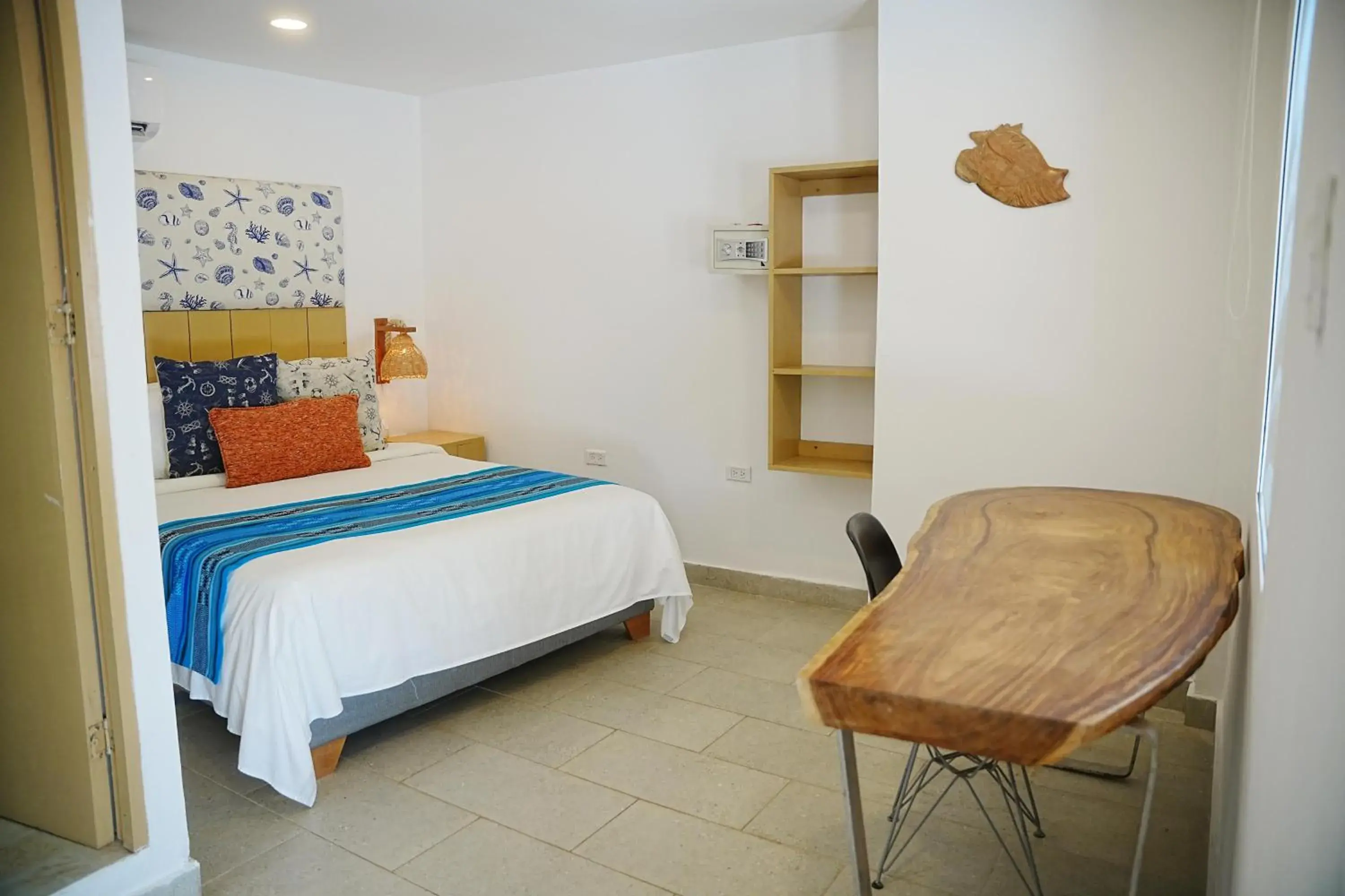 Small Double Room in Hotel Isla Real Small Double Room in Hotel Isla Real