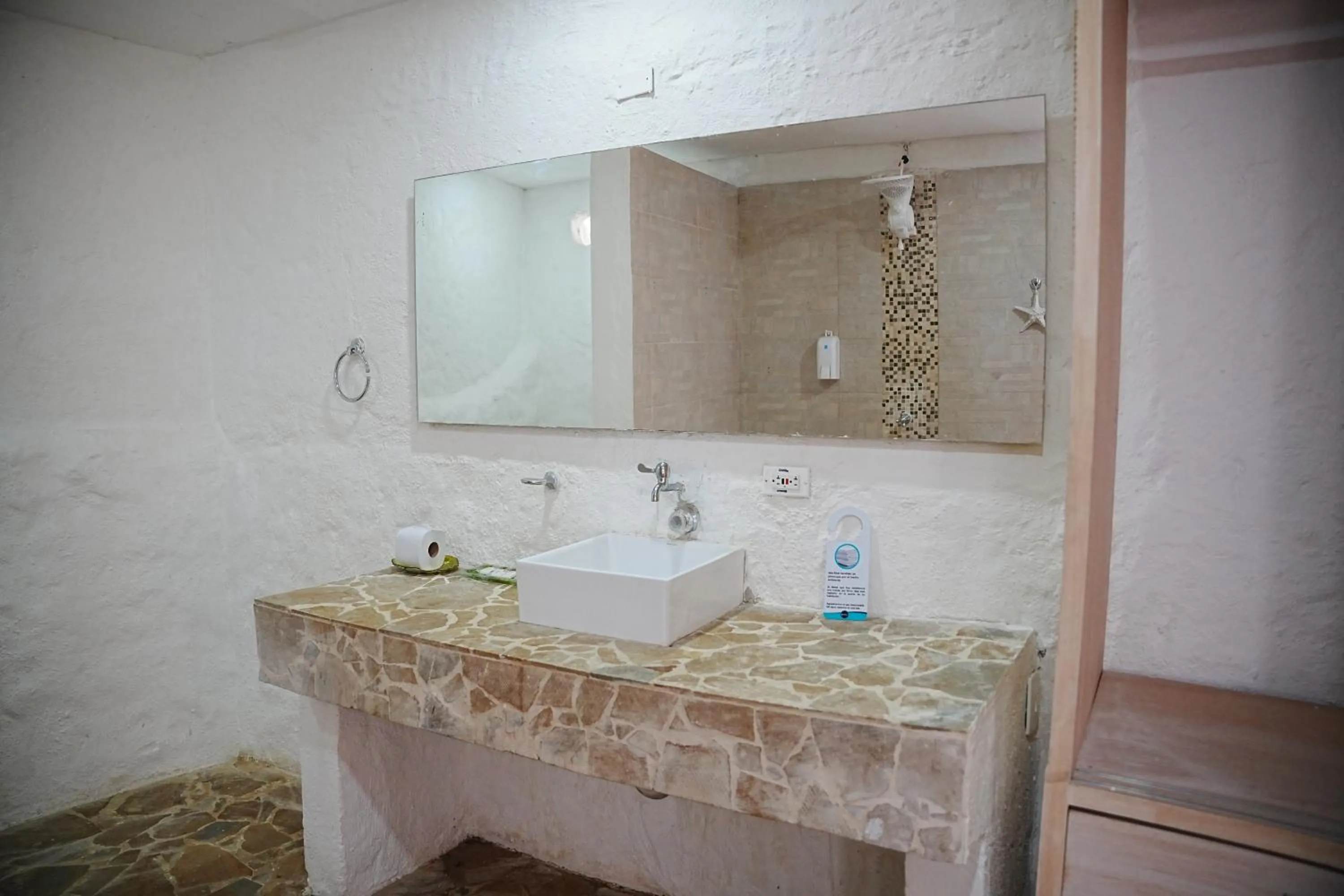 Bathroom in Hotel Isla Real