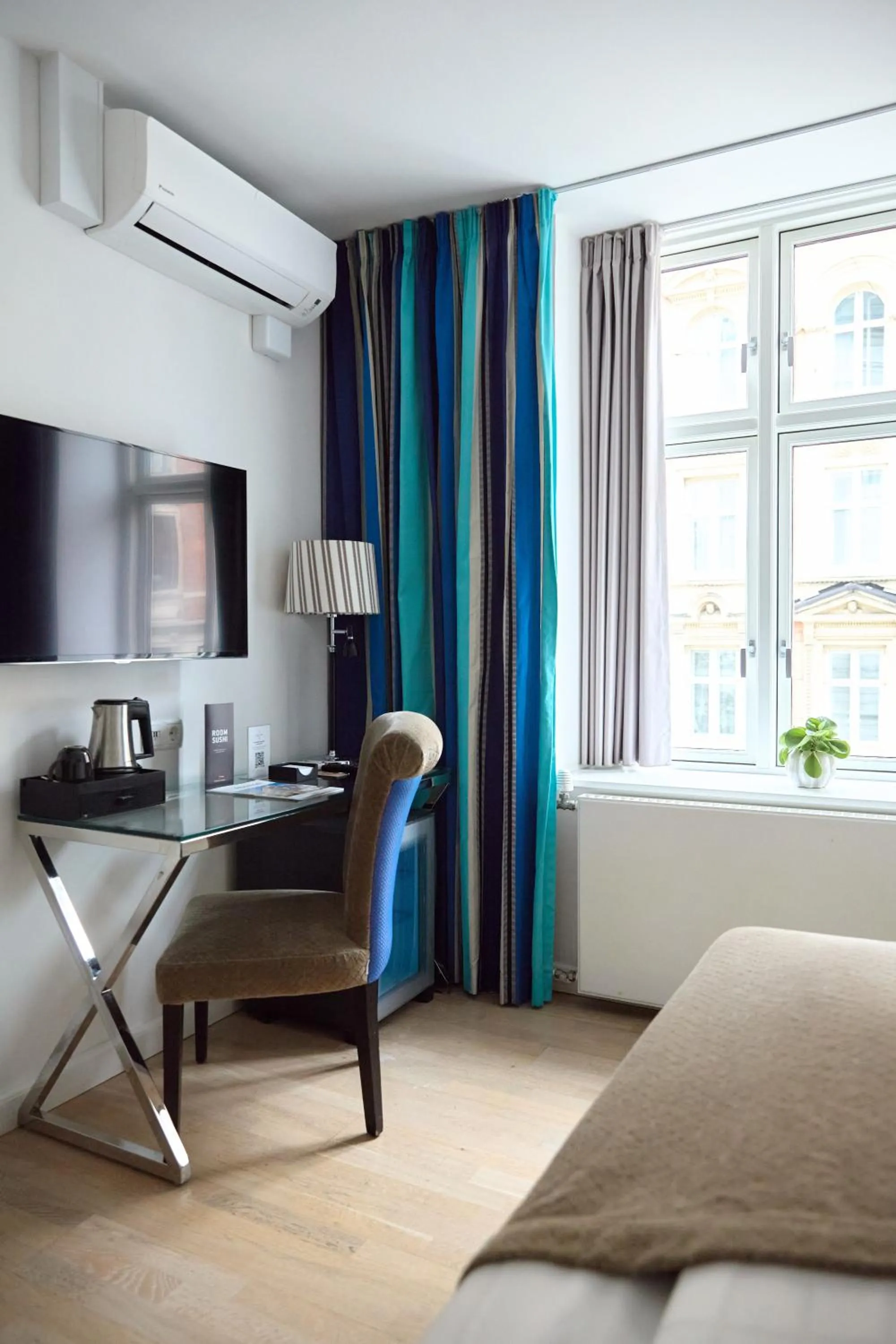 air conditioner, Bed in Absalon Hotel