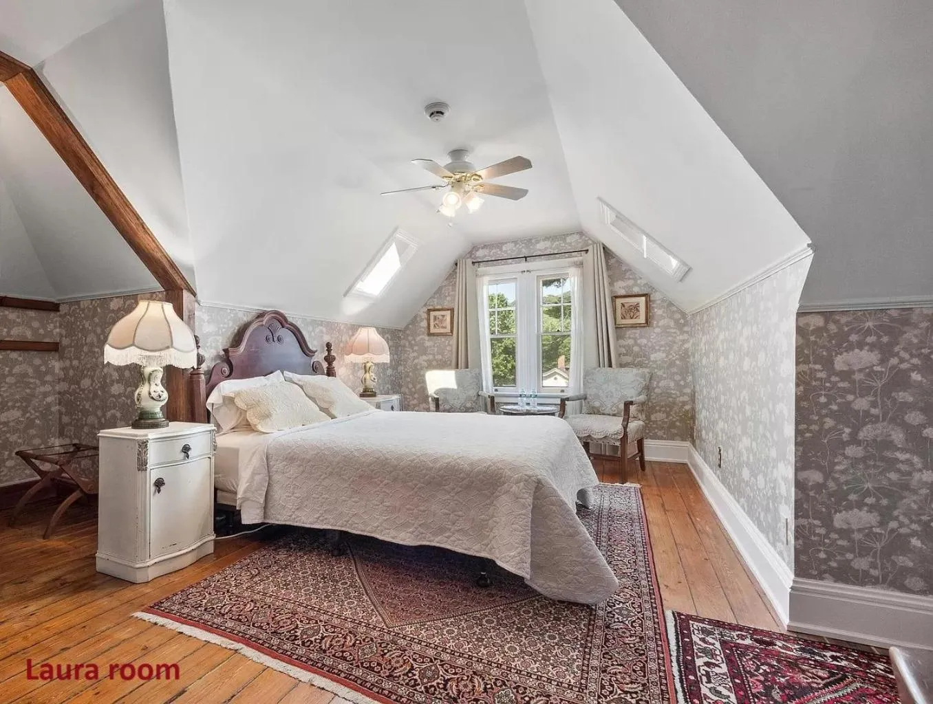 Bedroom, Bed in Wainwright Inn