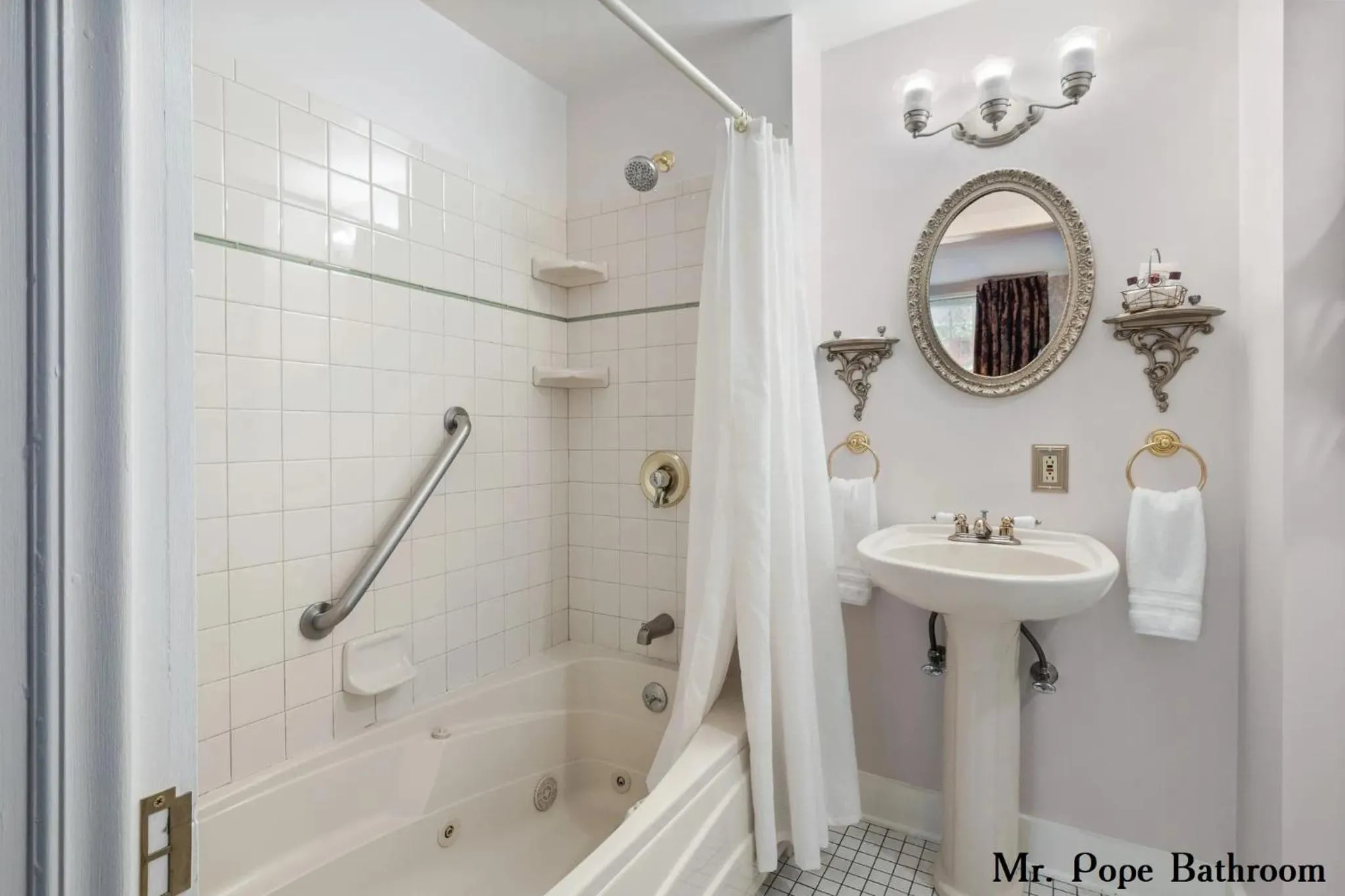 Bathroom in Wainwright Inn