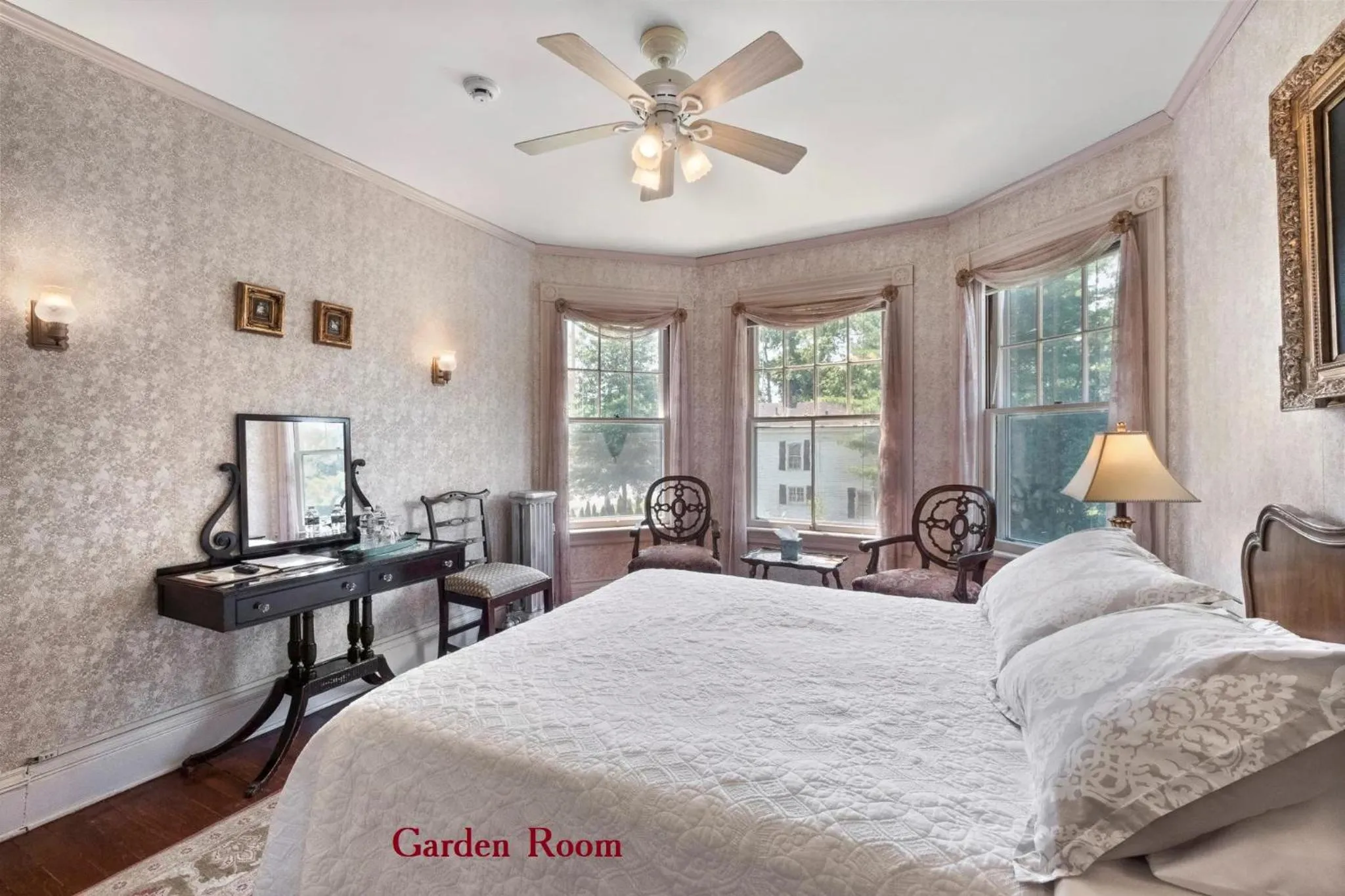 Bedroom, Bed in Wainwright Inn