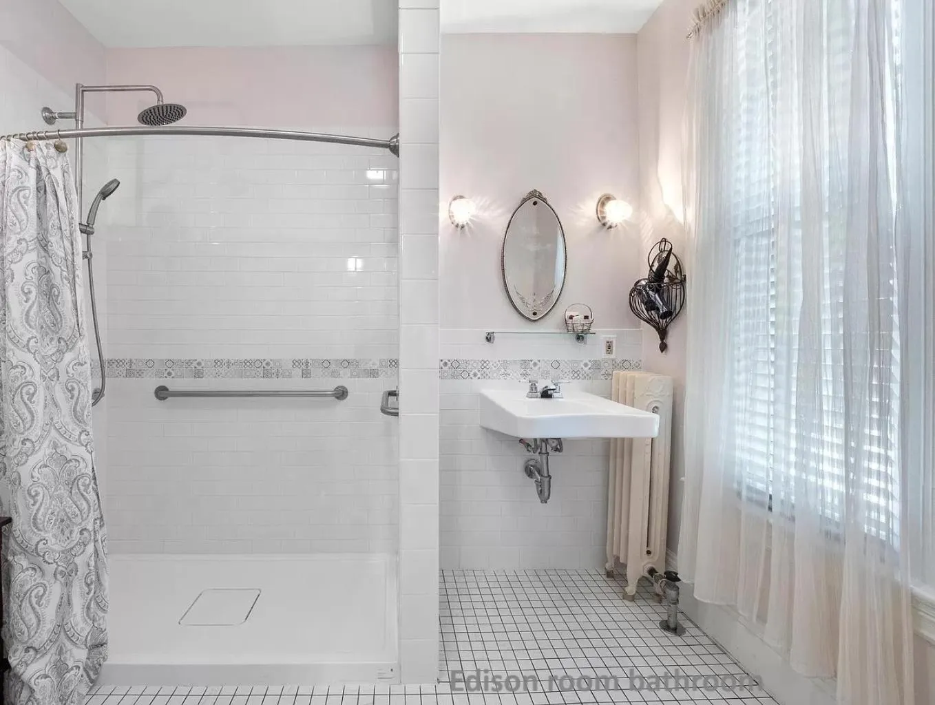 Bathroom in Wainwright Inn