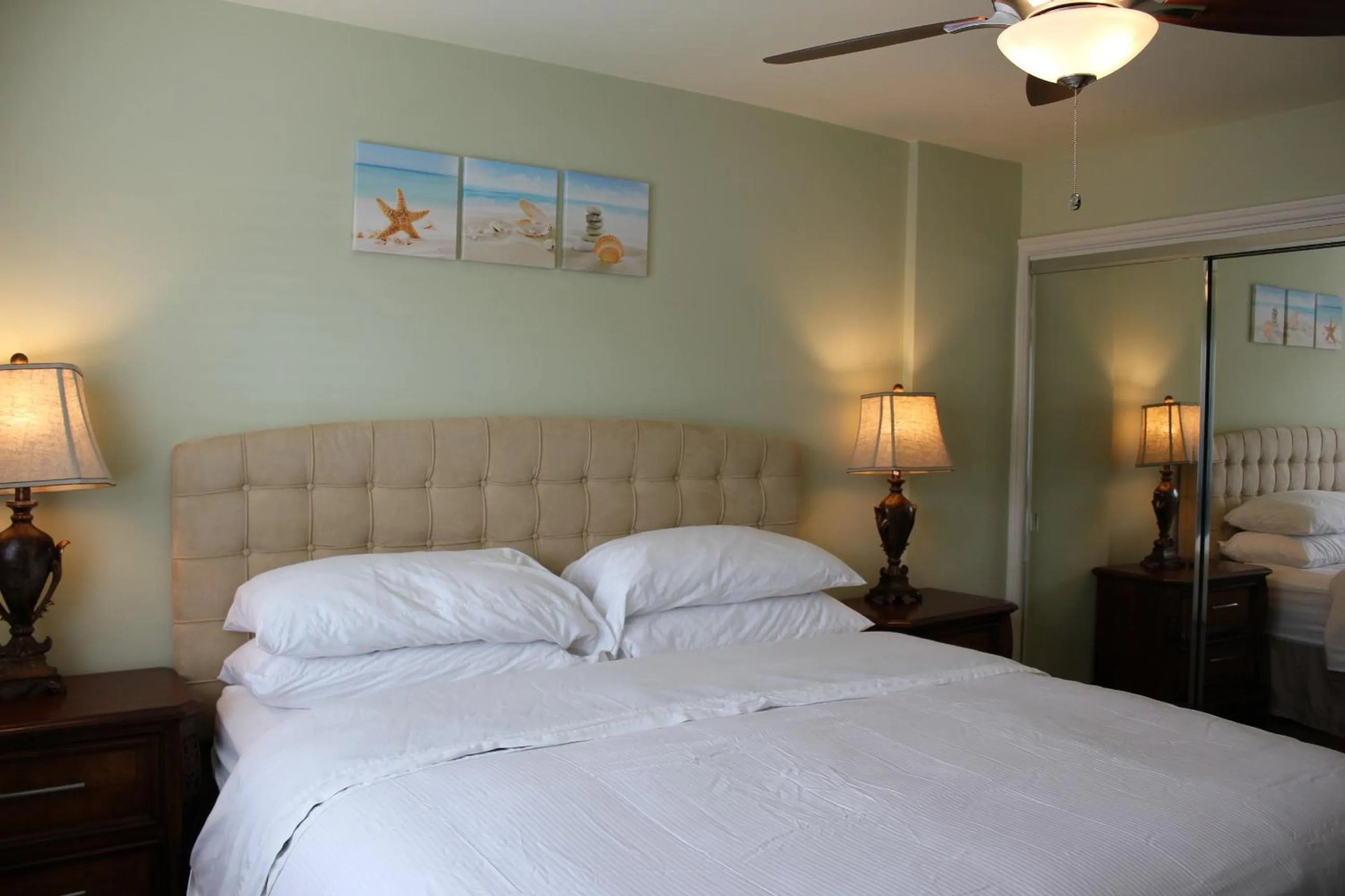 Bed in Seaside Village Carlsbad