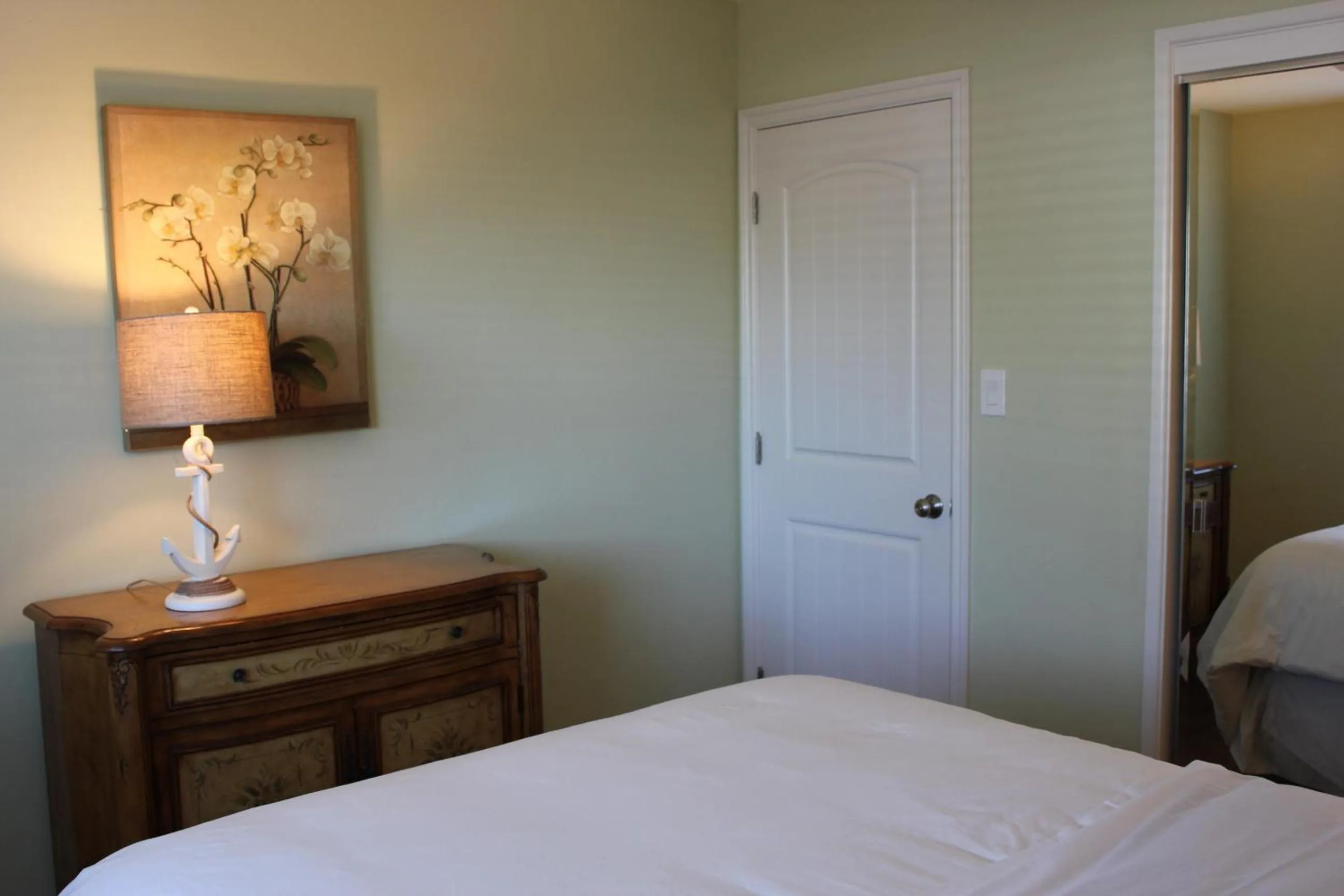 Bed in Seaside Village Carlsbad