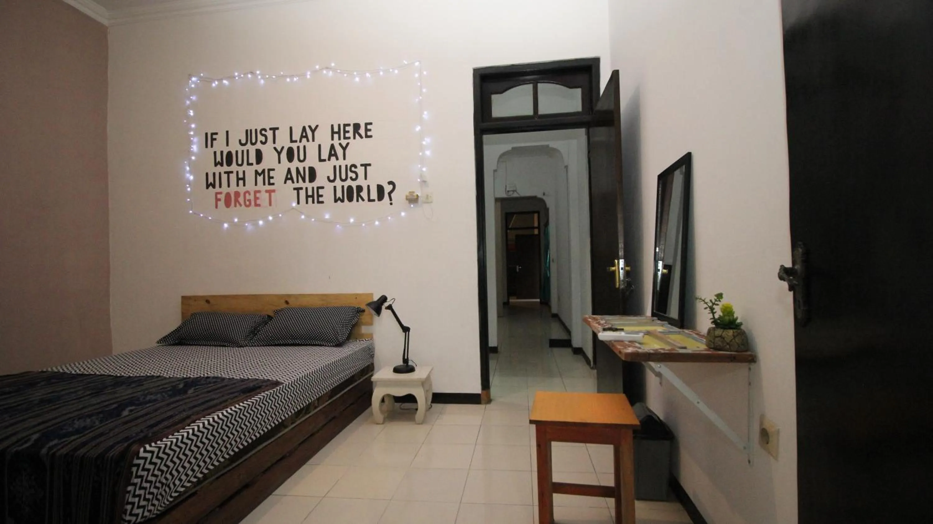 Text overlay in Hati Hati