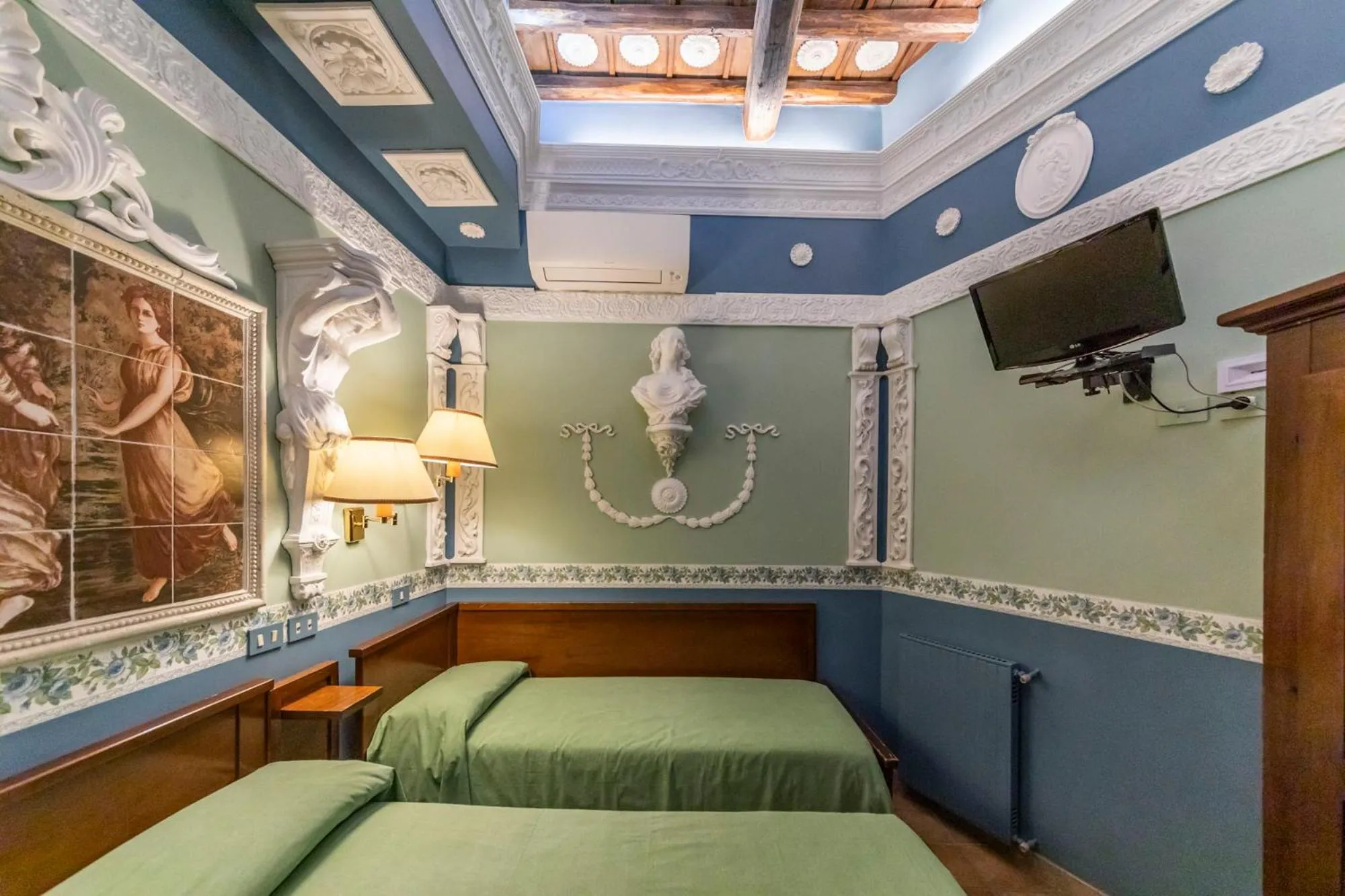 Photo of the whole room in Hotel Barrett