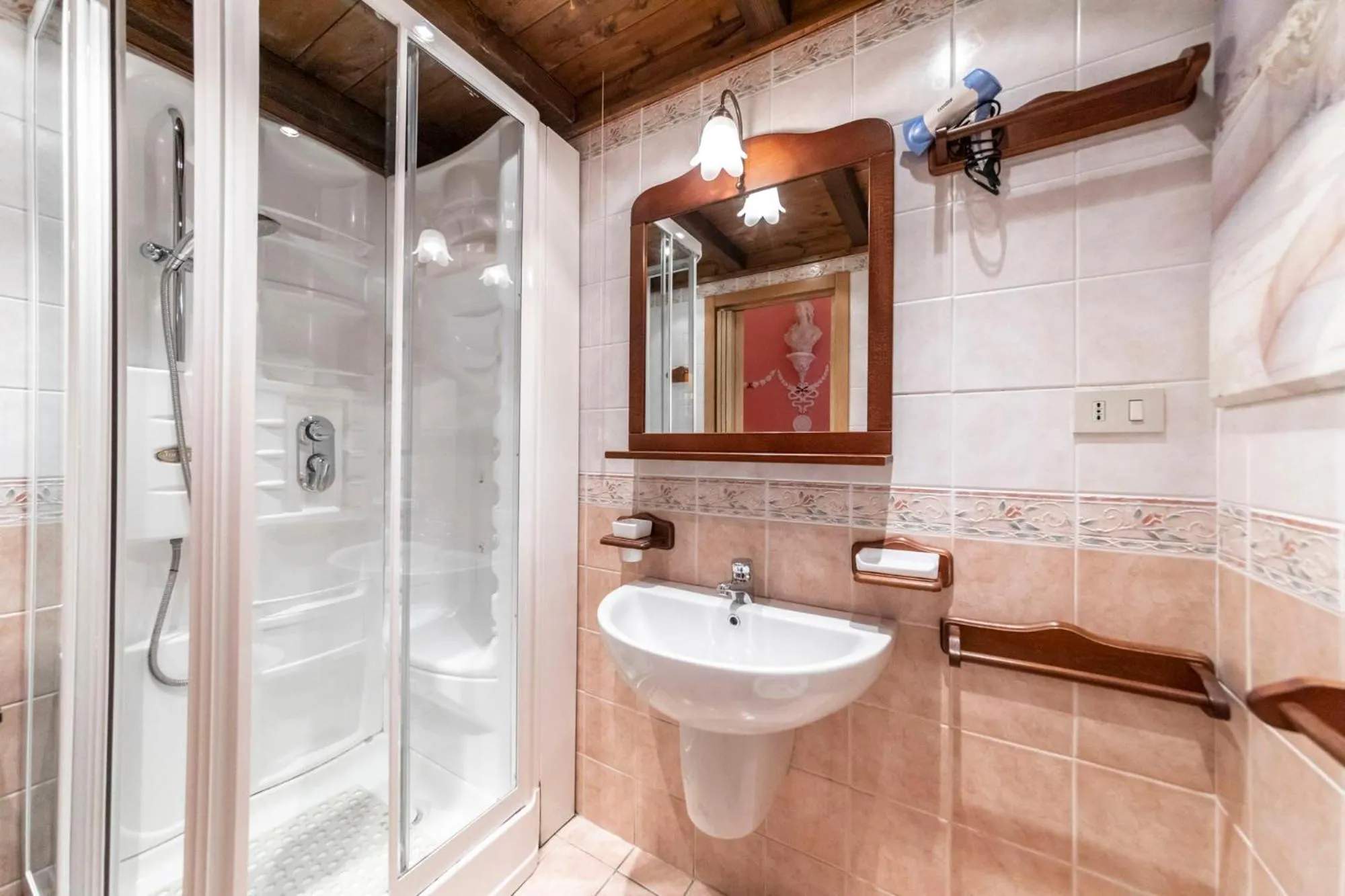 Bathroom in Hotel Barrett