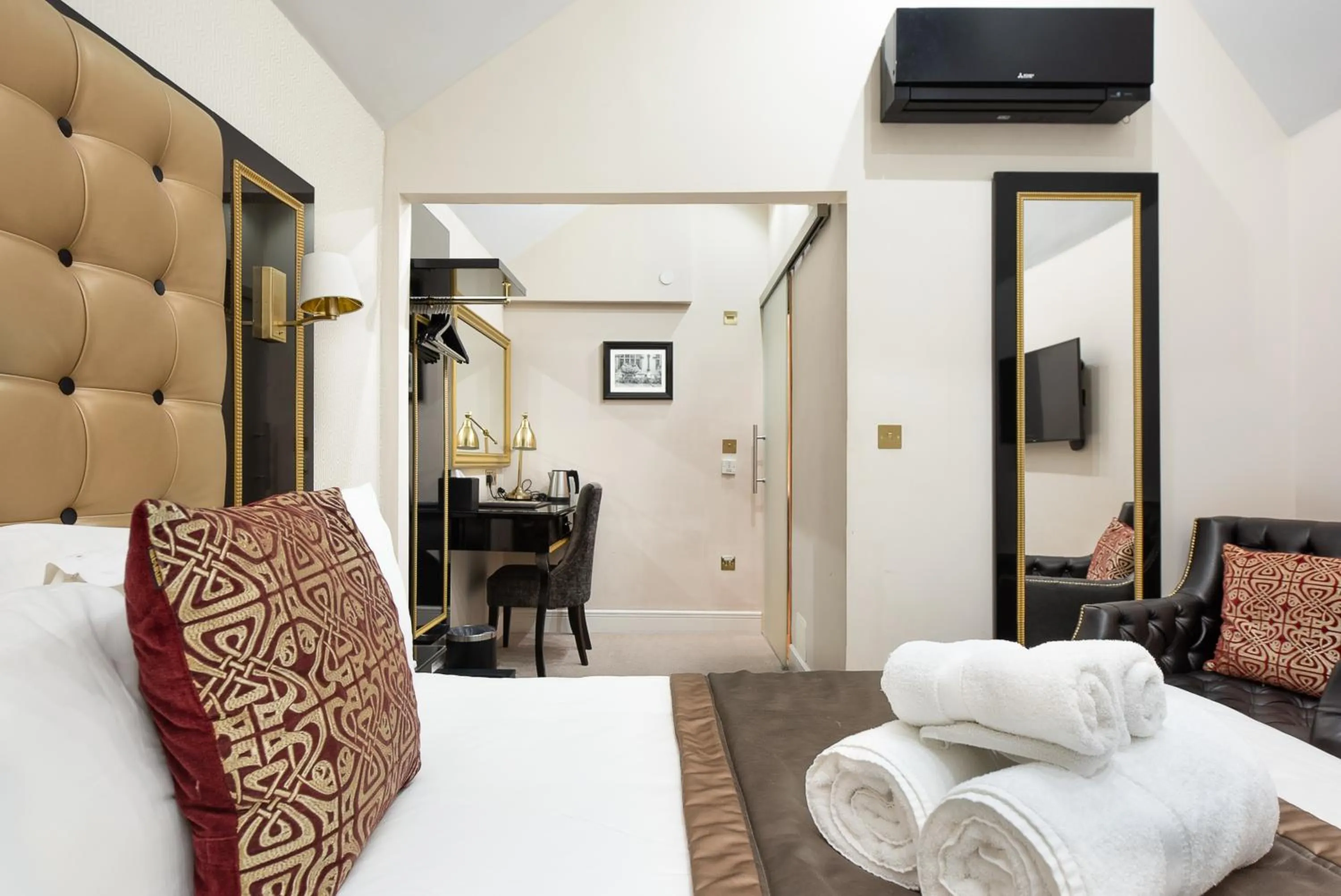 Bed in Museum Residence Oxford