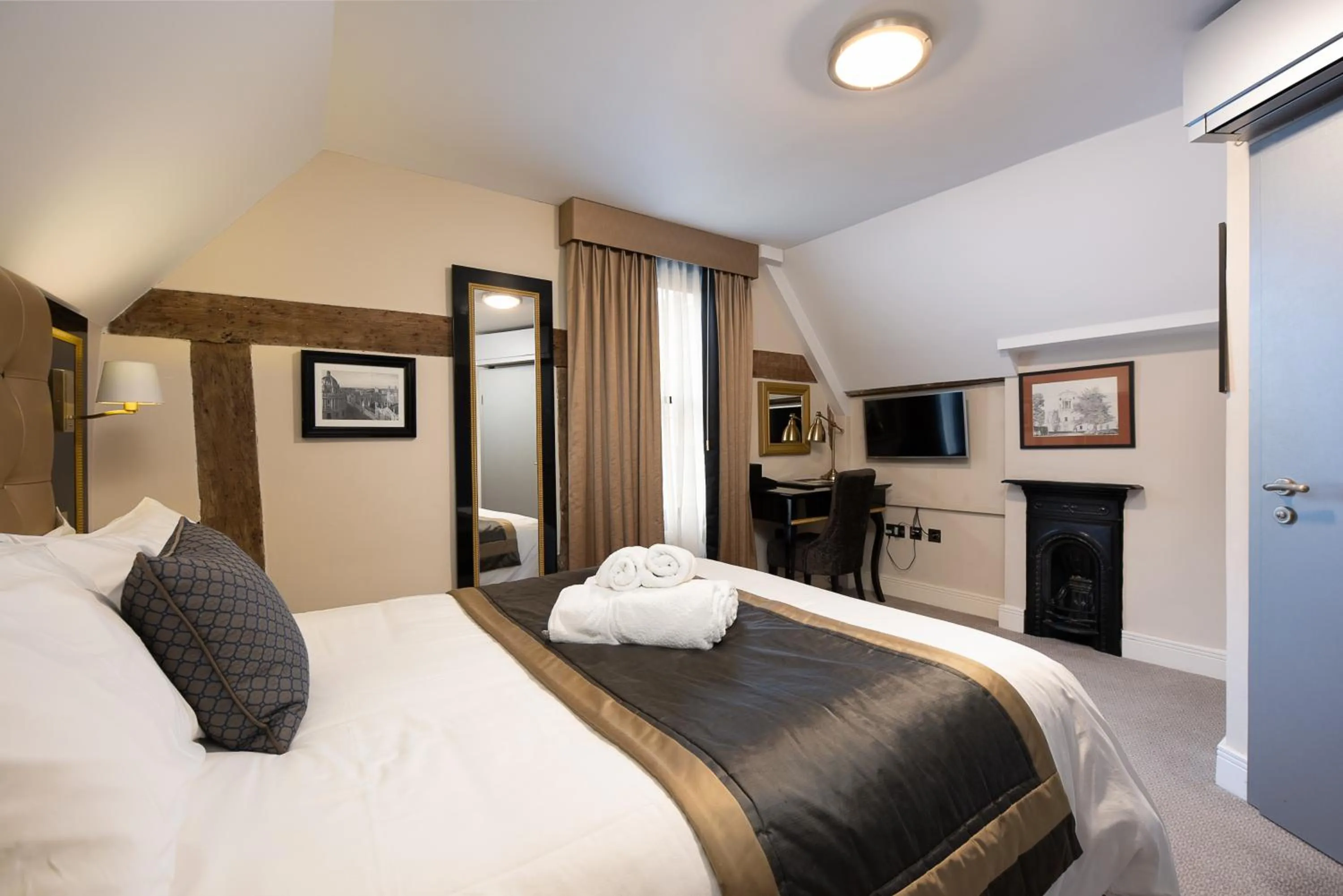 Bed in Museum Residence Oxford