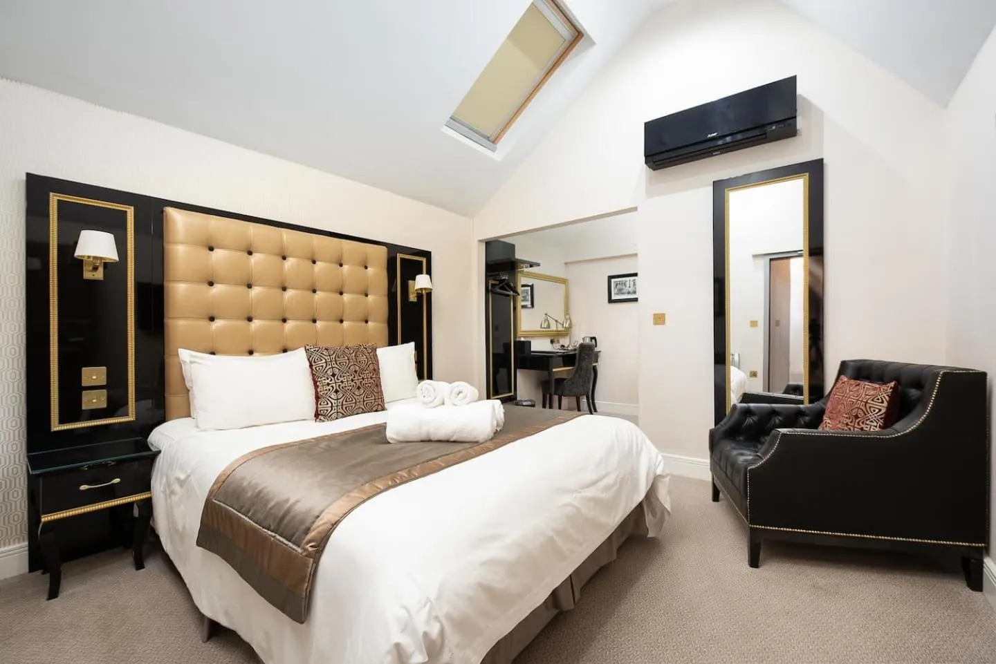 Bed in Museum Residence Oxford