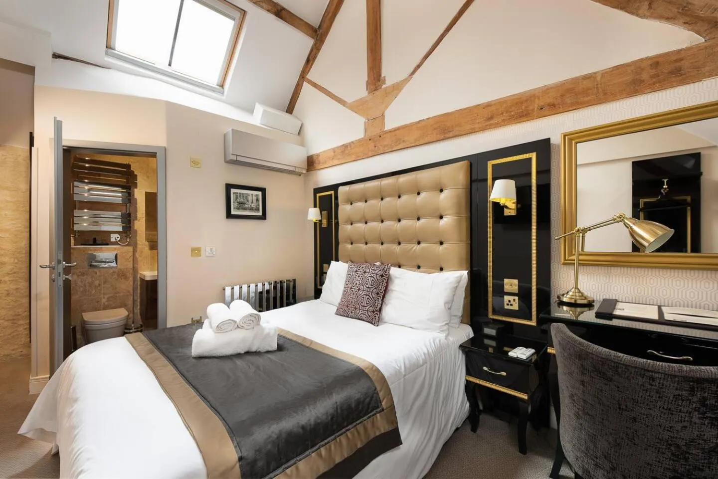 Bed in Museum Residence Oxford