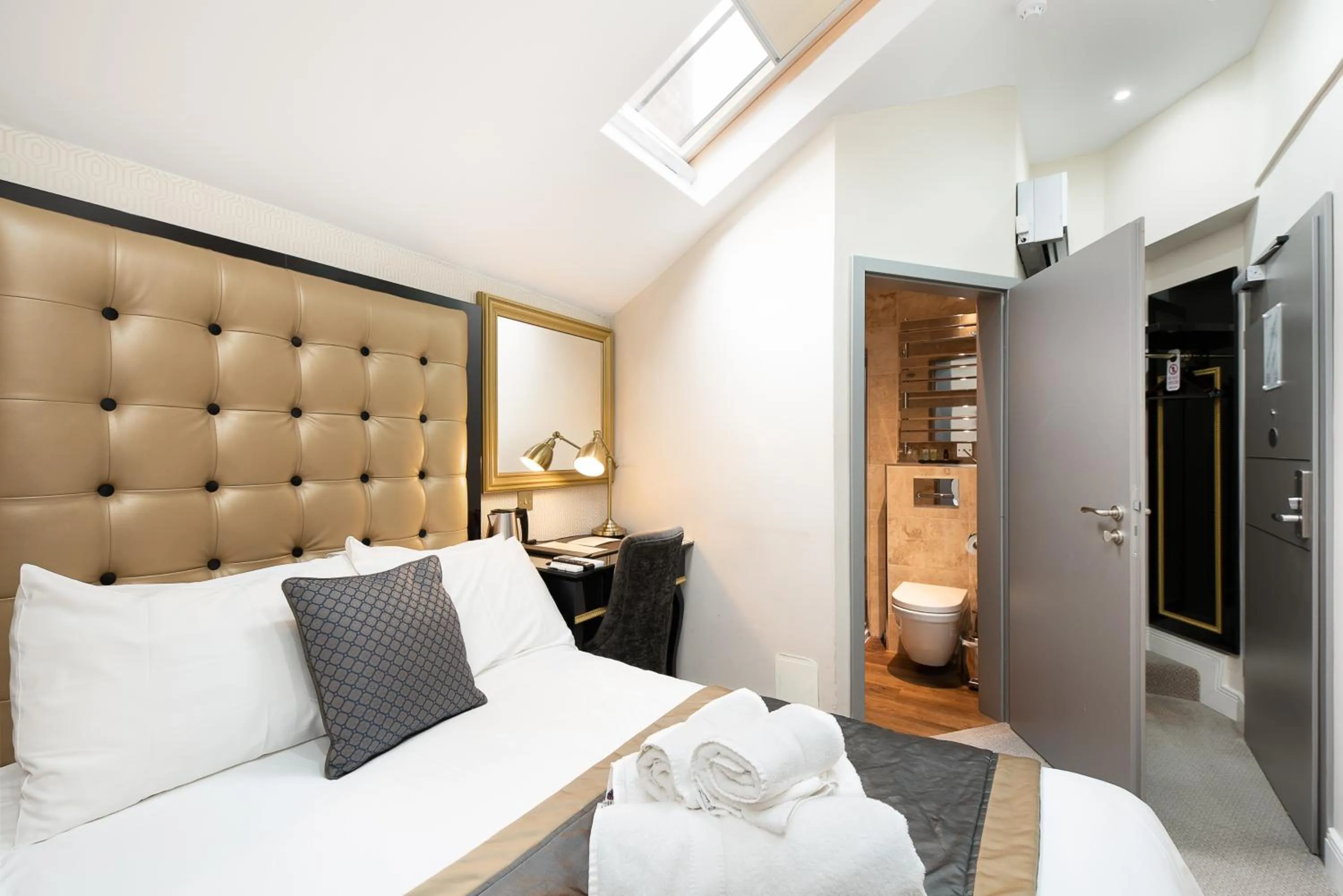 Bed in Museum Residence Oxford