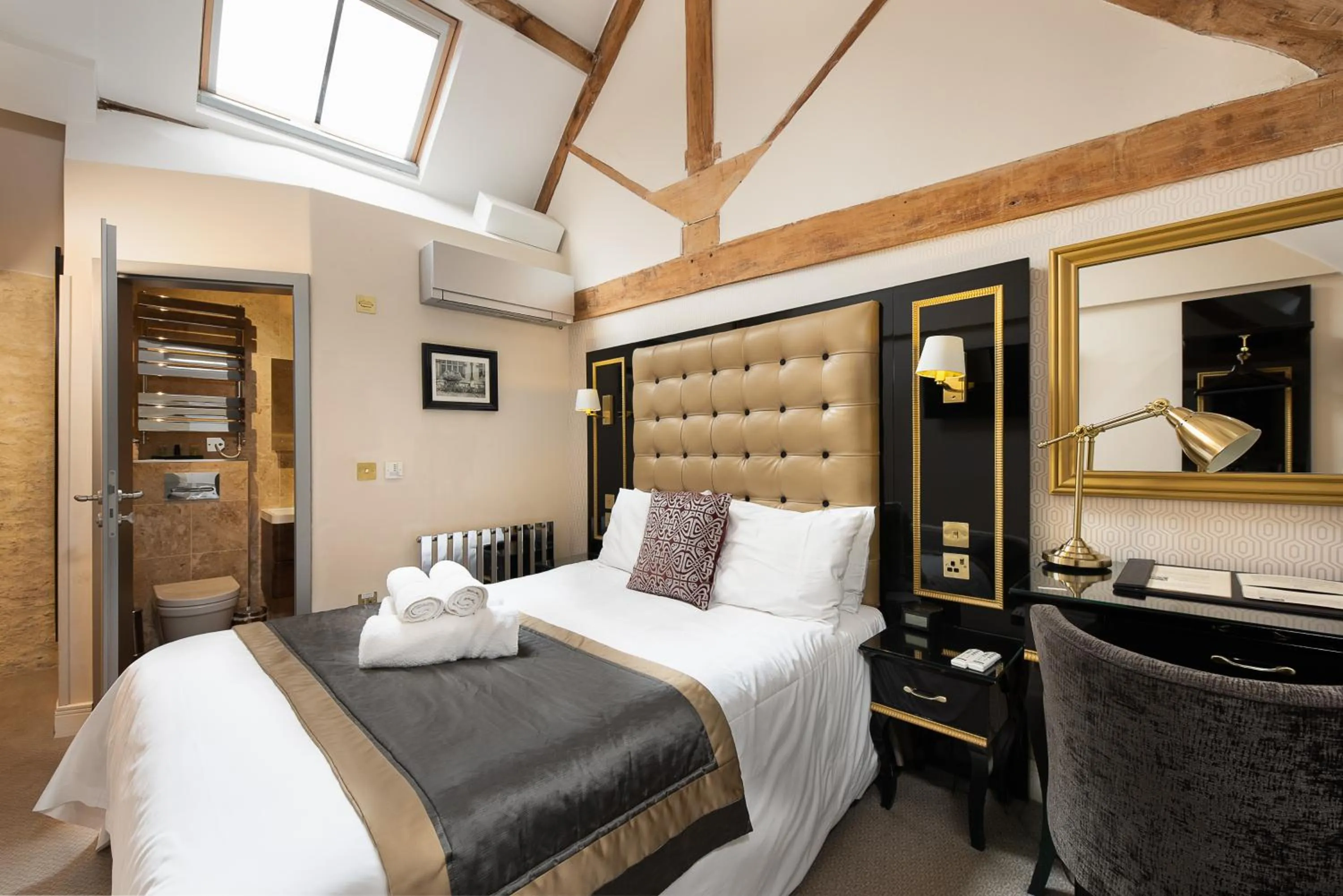 Bed in Museum Residence Oxford