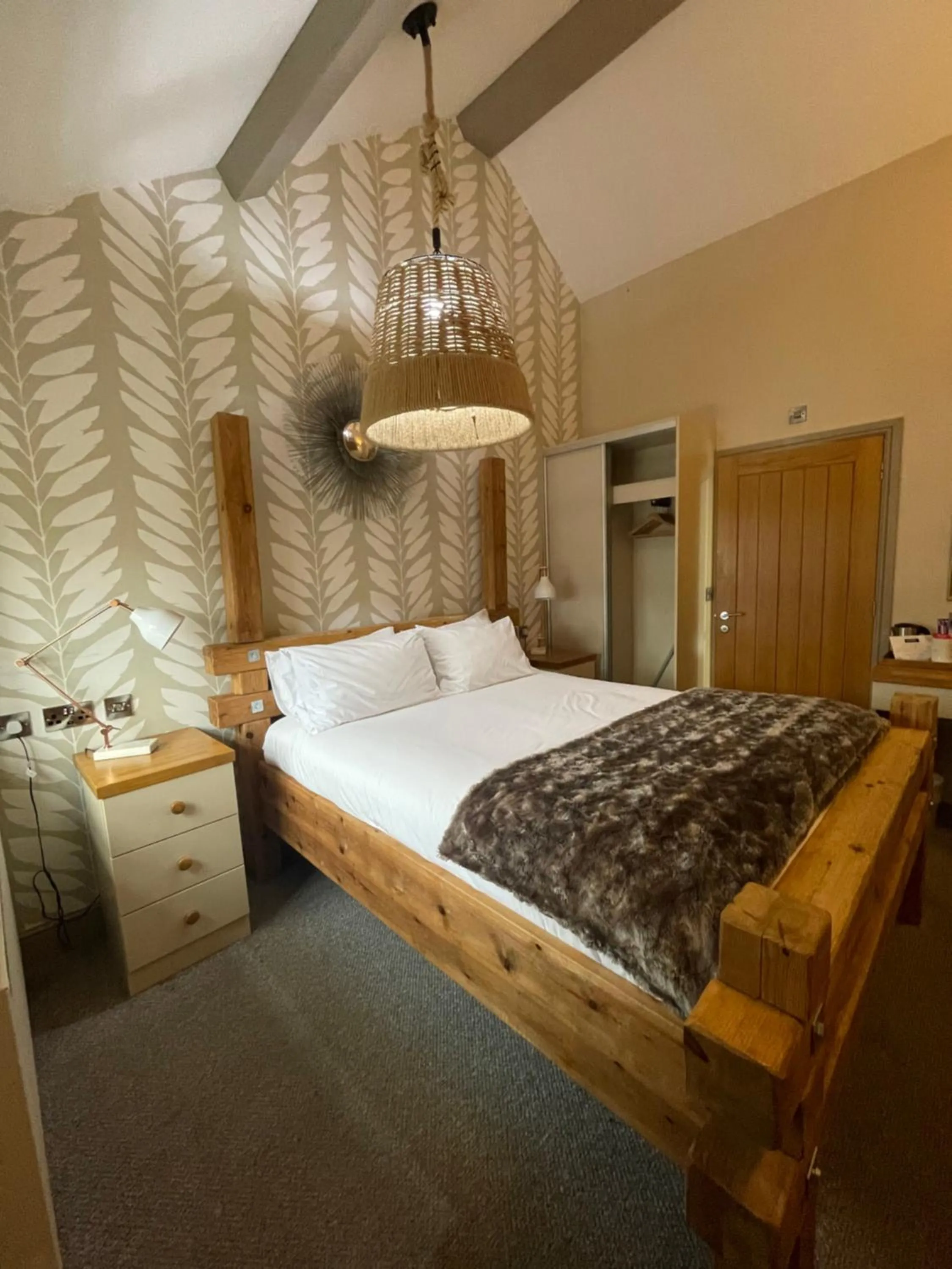 Bed in The Wheatsheaf Inn