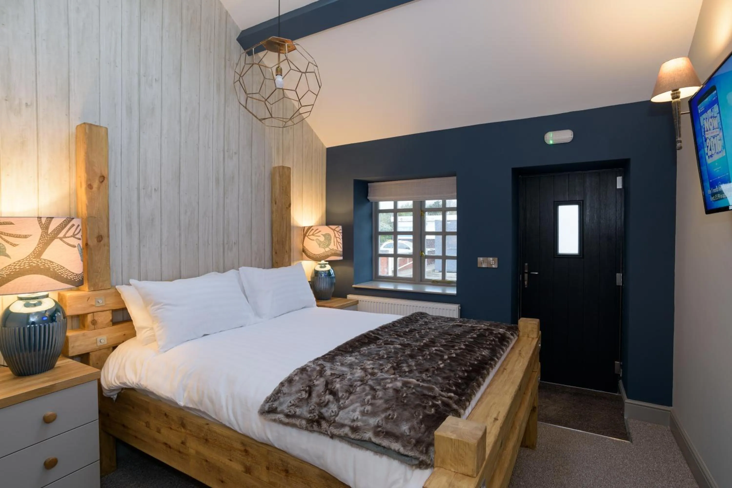 Bedroom in The Wheatsheaf Inn