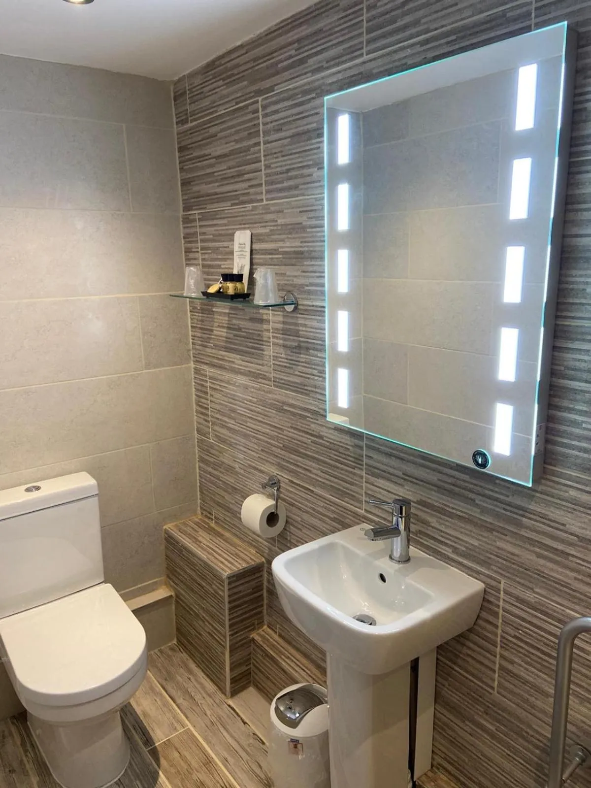 Bathroom in The Wheatsheaf Inn