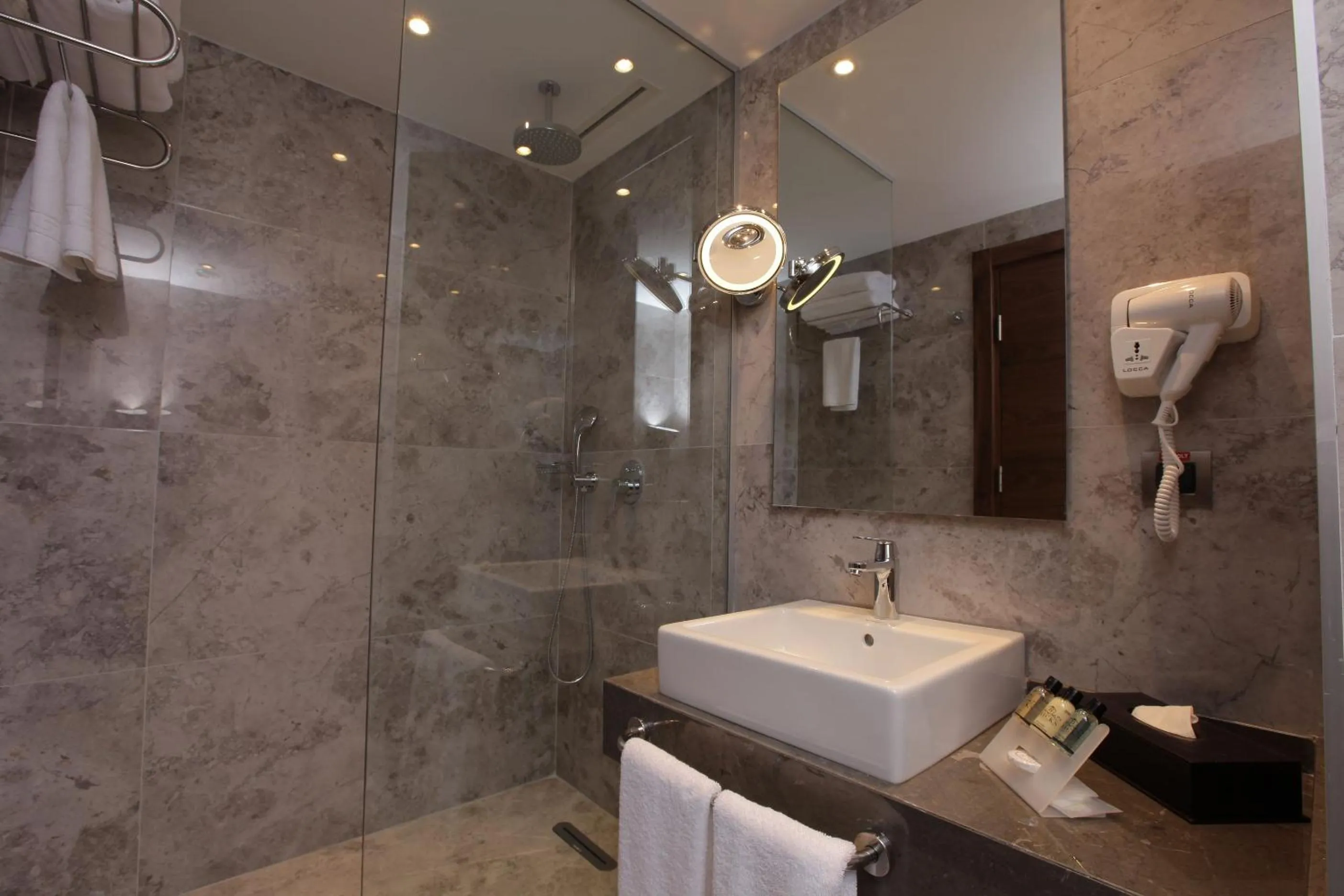 Shower in Bricks Hotel İstanbul