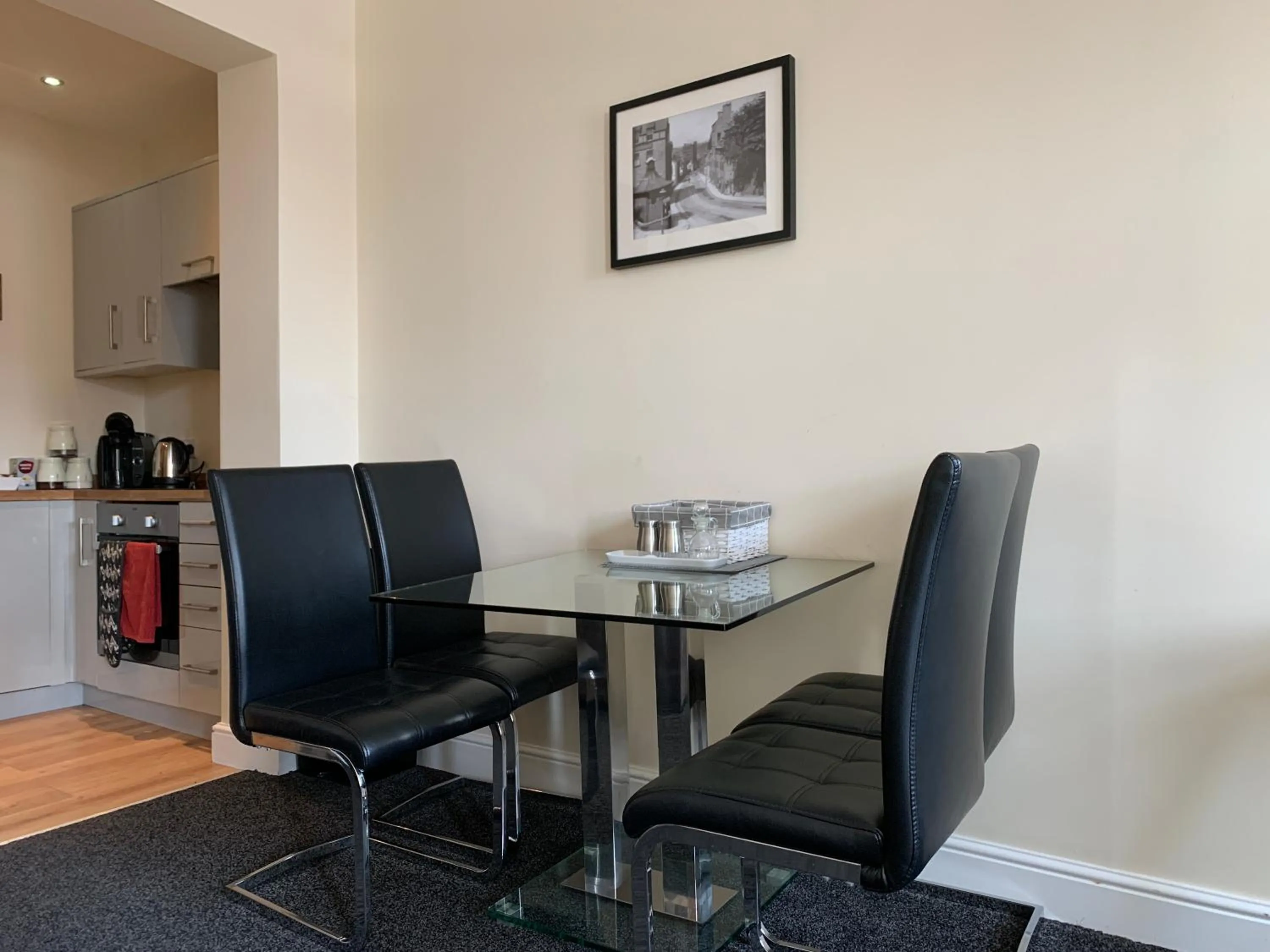 Dining area in Market Place Serviced Apartments, Leek