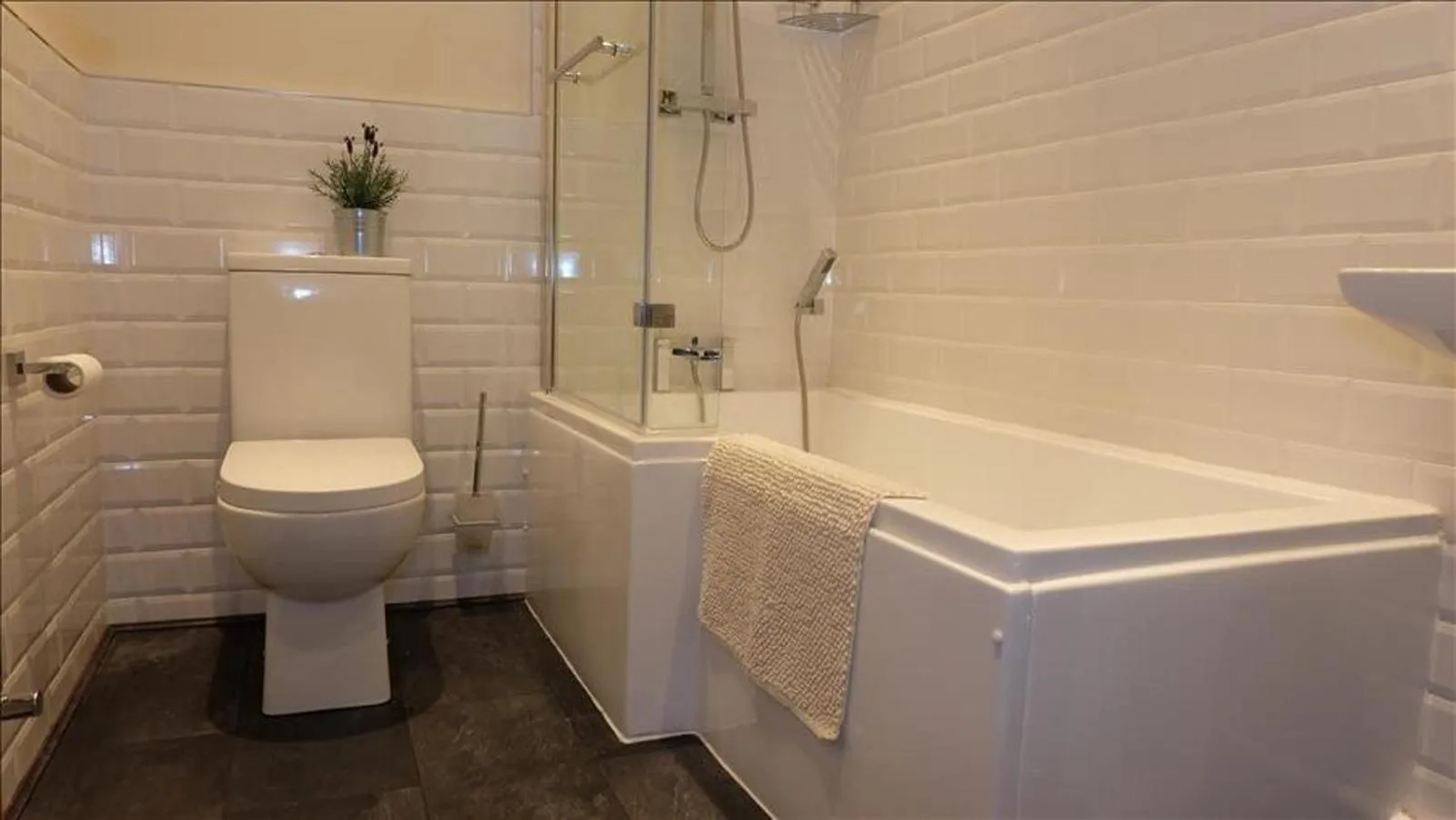 Market Place Serviced Apartments, Leek