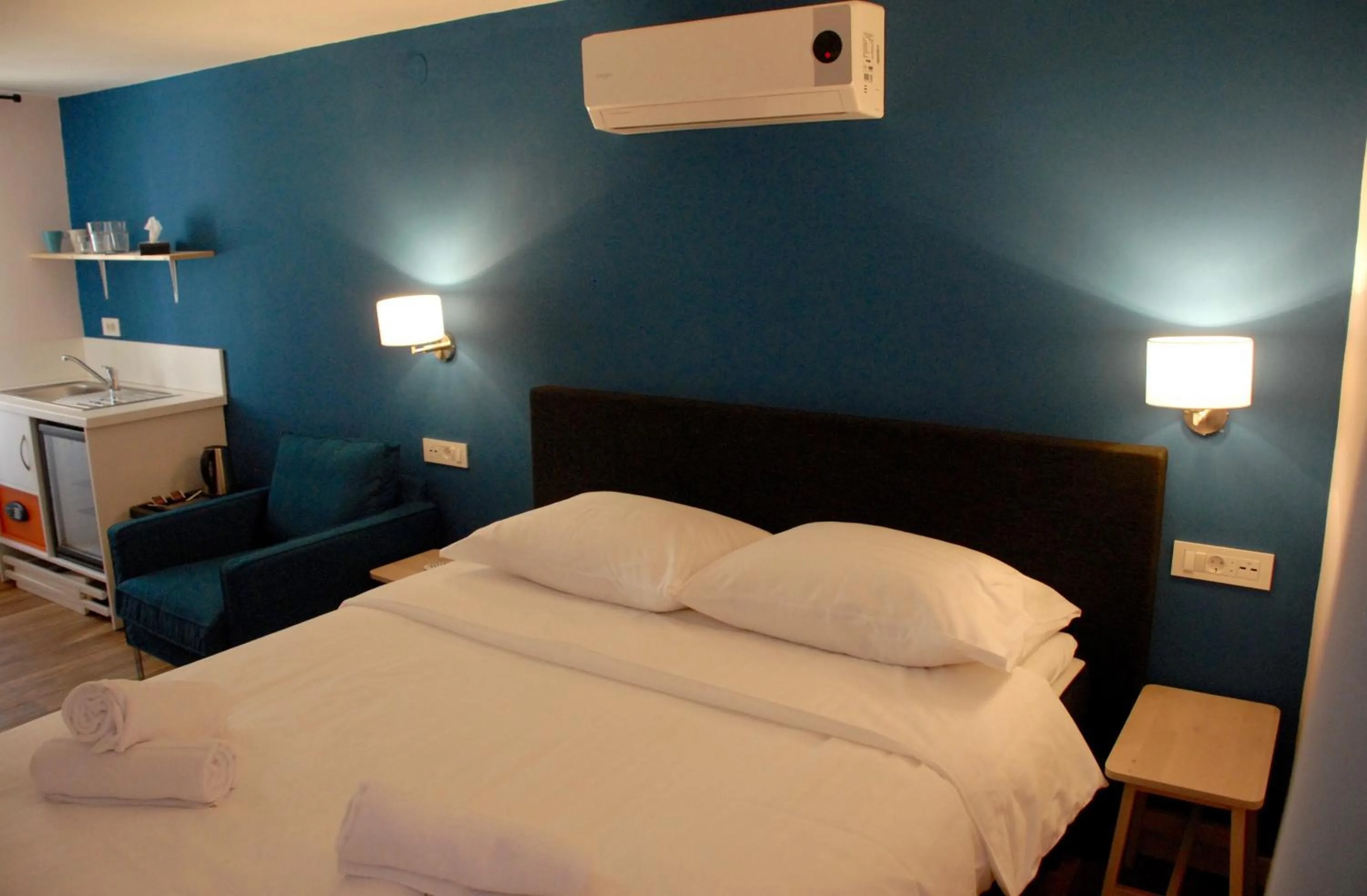 Bedroom, Bed in Old Town Inn