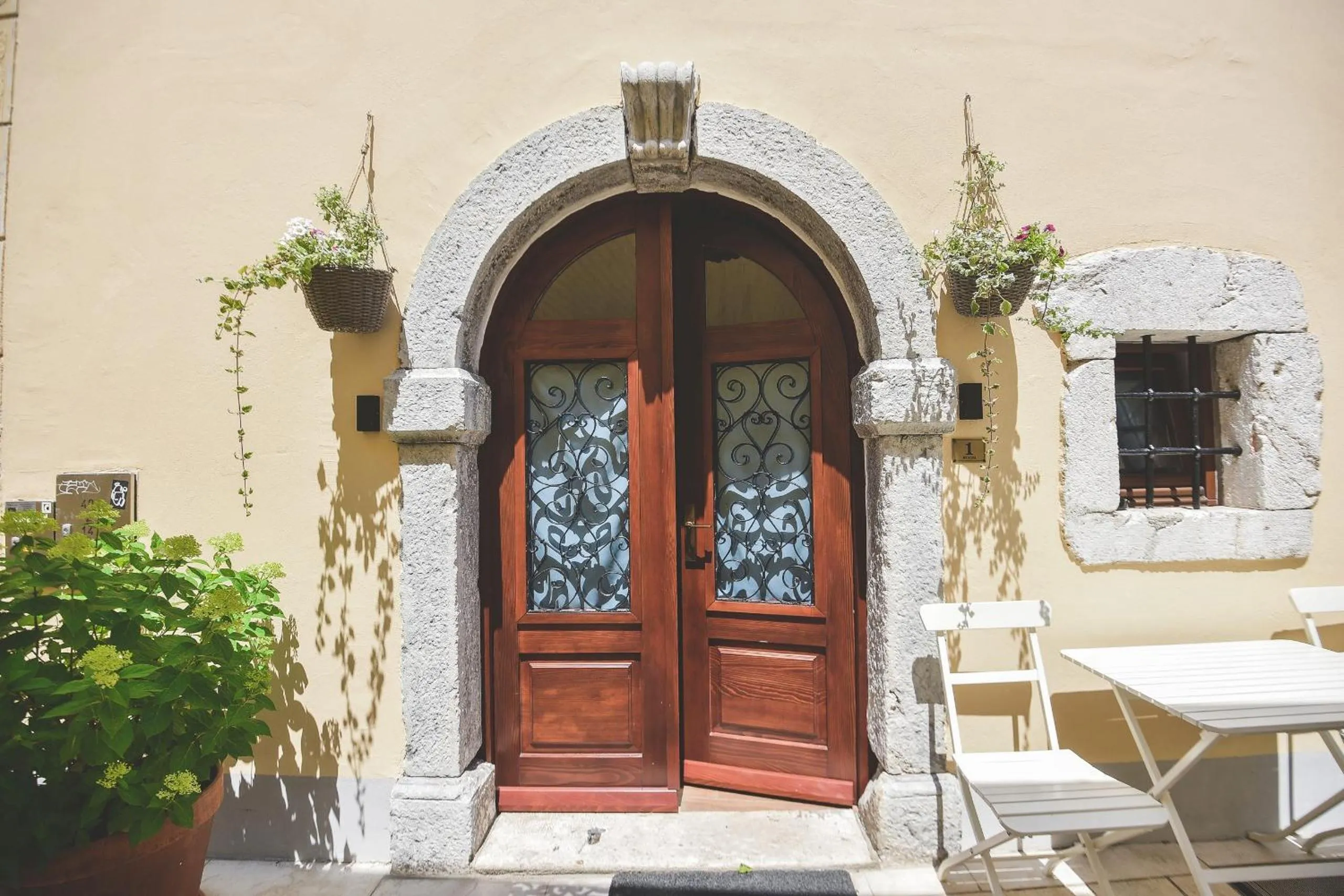 Facade/entrance in Old Town Inn