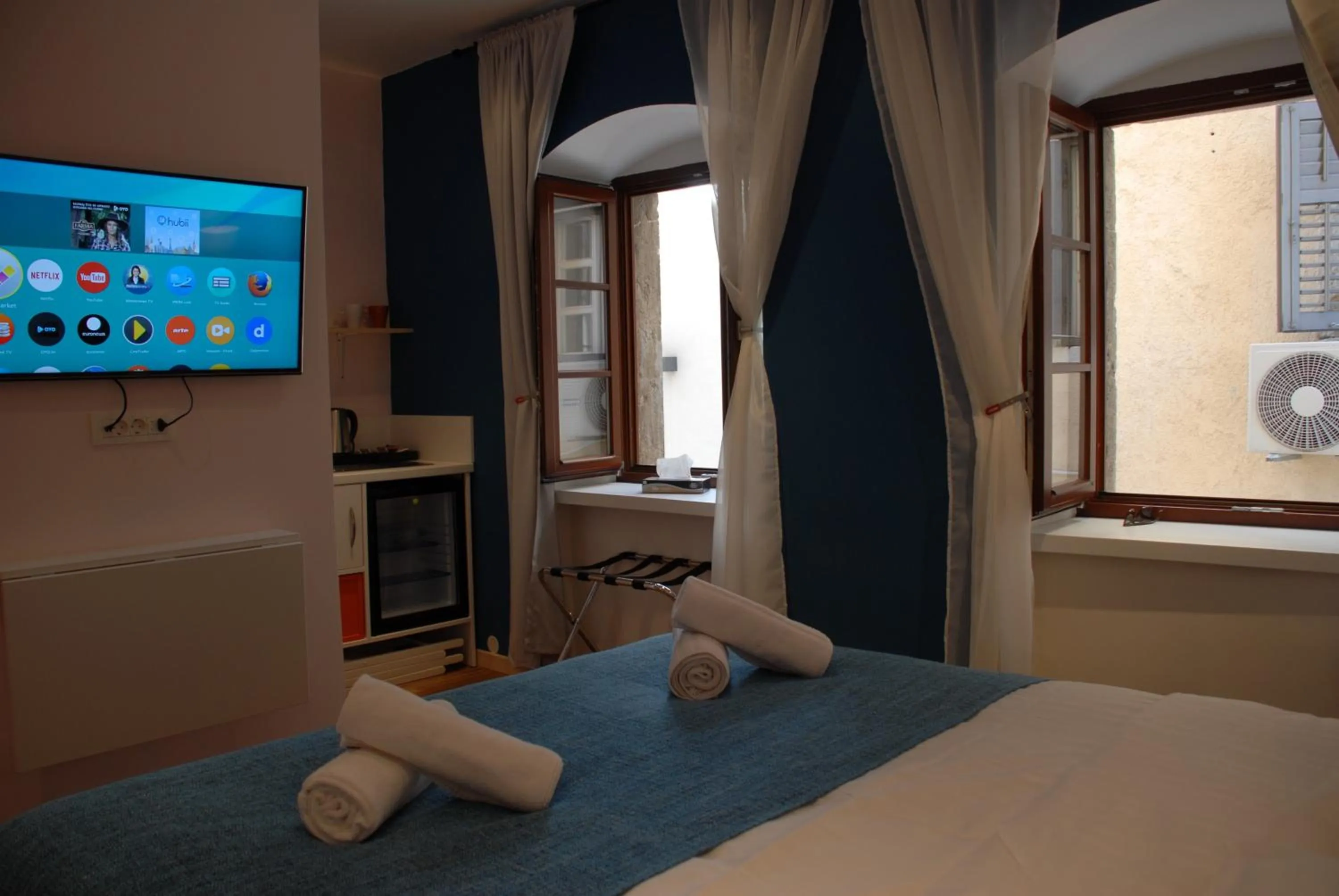 Bedroom, Bed in Old Town Inn