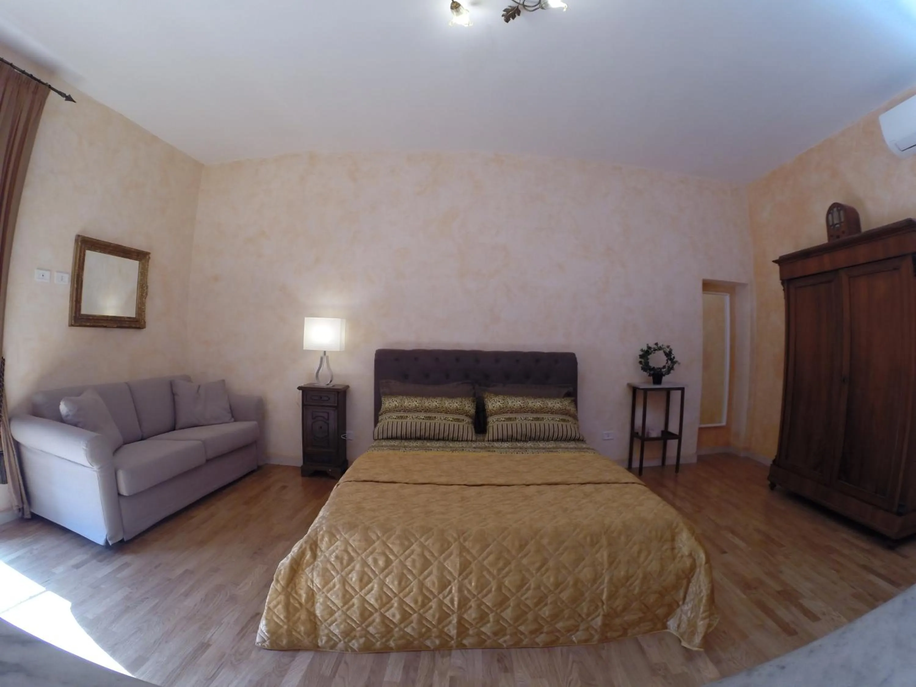 Bedroom, Bed in Pantheon Old Suite