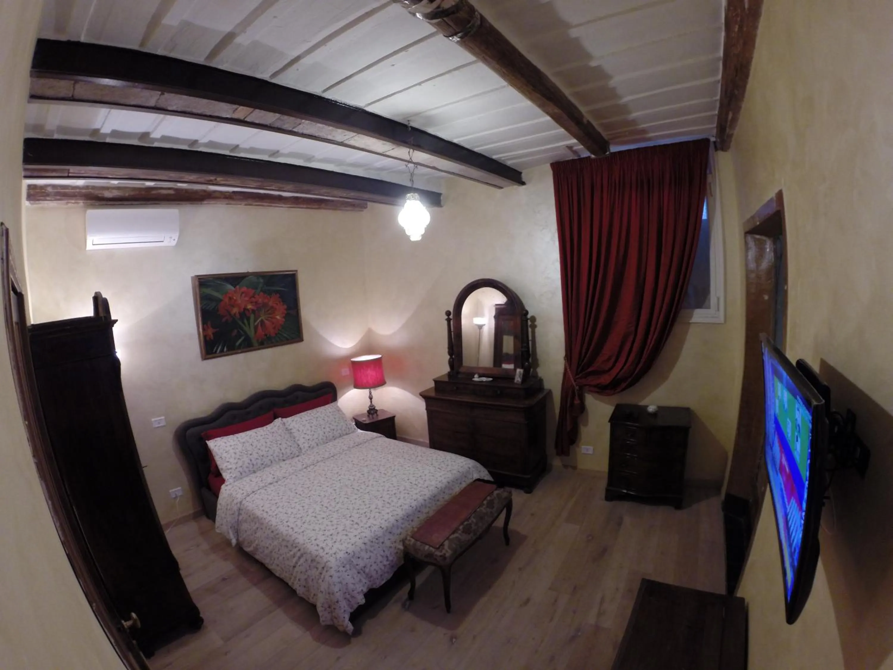 Bed in Pantheon Old Suite