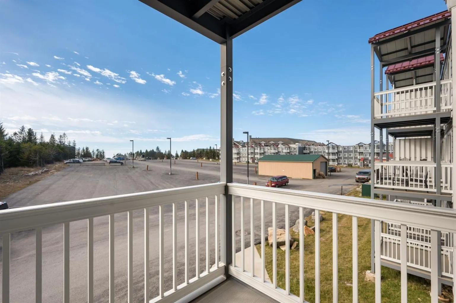 Snowshoe Ski-InSki-Out Steps to Ballhooter Lift Mountain Lodge Condo