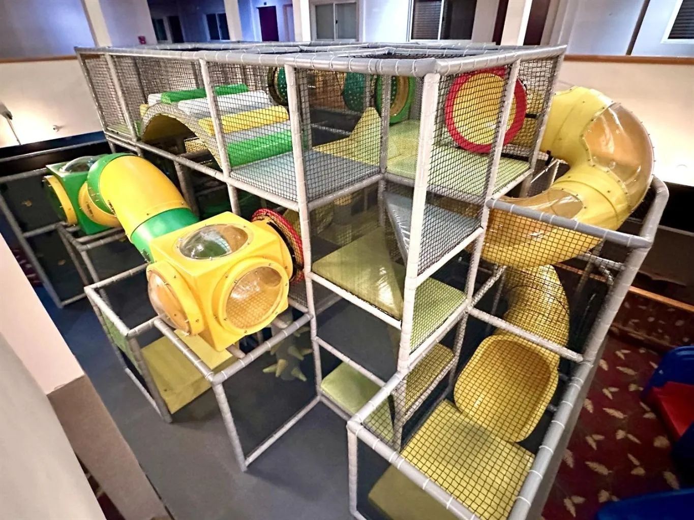 Snowshoe Ski-InSki-Out Steps to Ballhooter Lift Mountain Lodge Condo