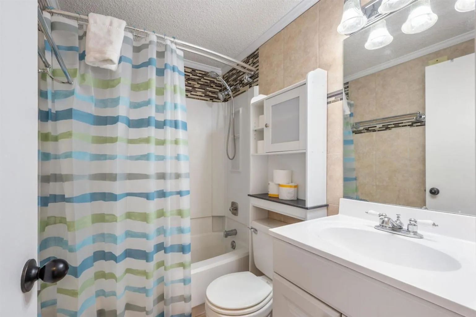 Snowshoe Ski-InSki-Out Steps to Ballhooter Lift Mountain Lodge Condo