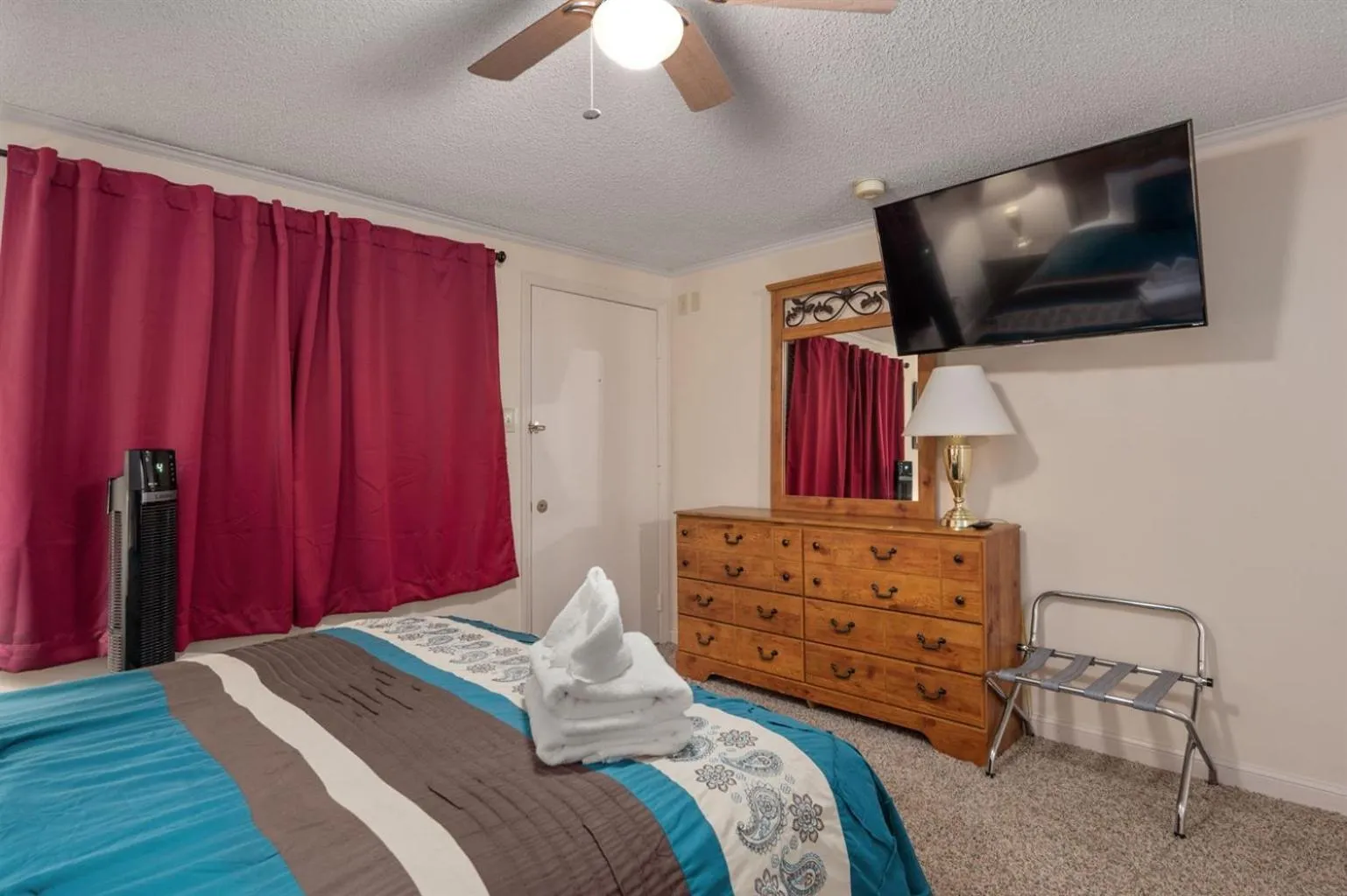 Bed in Snowshoe Ski-InSki-Out Steps to Ballhooter Lift Mountain Lodge Condo