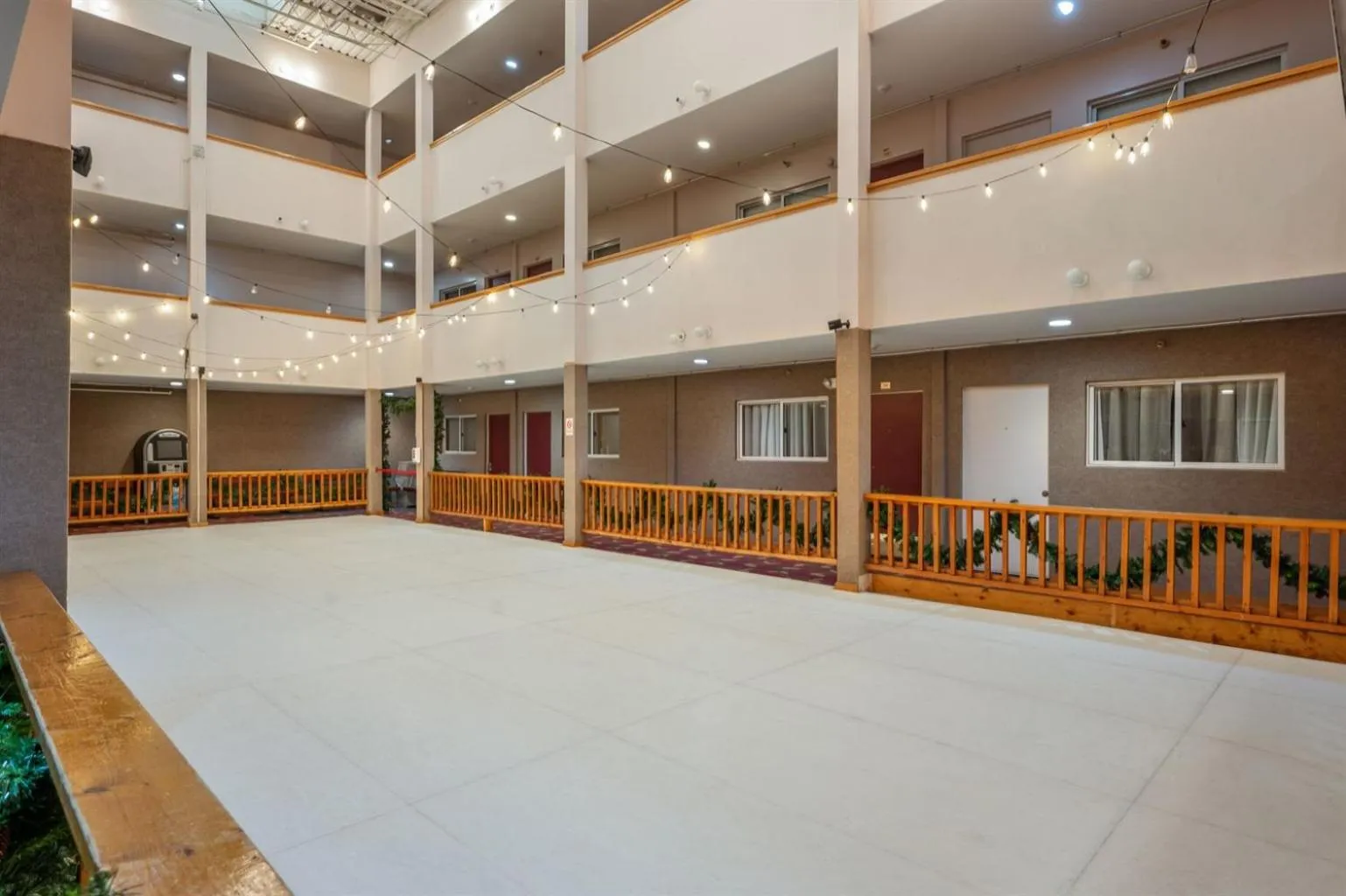 Snowshoe Ski-InSki-Out Steps to Ballhooter Lift Mountain Lodge Condo