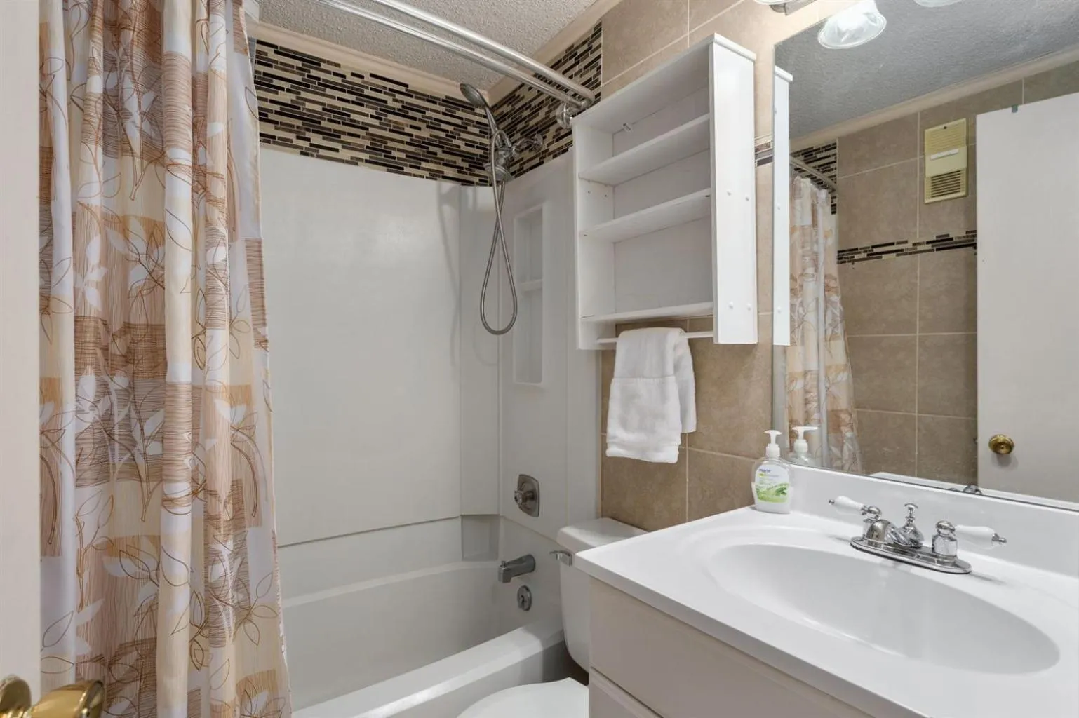 Snowshoe Ski-InSki-Out Steps to Ballhooter Lift Mountain Lodge Condo