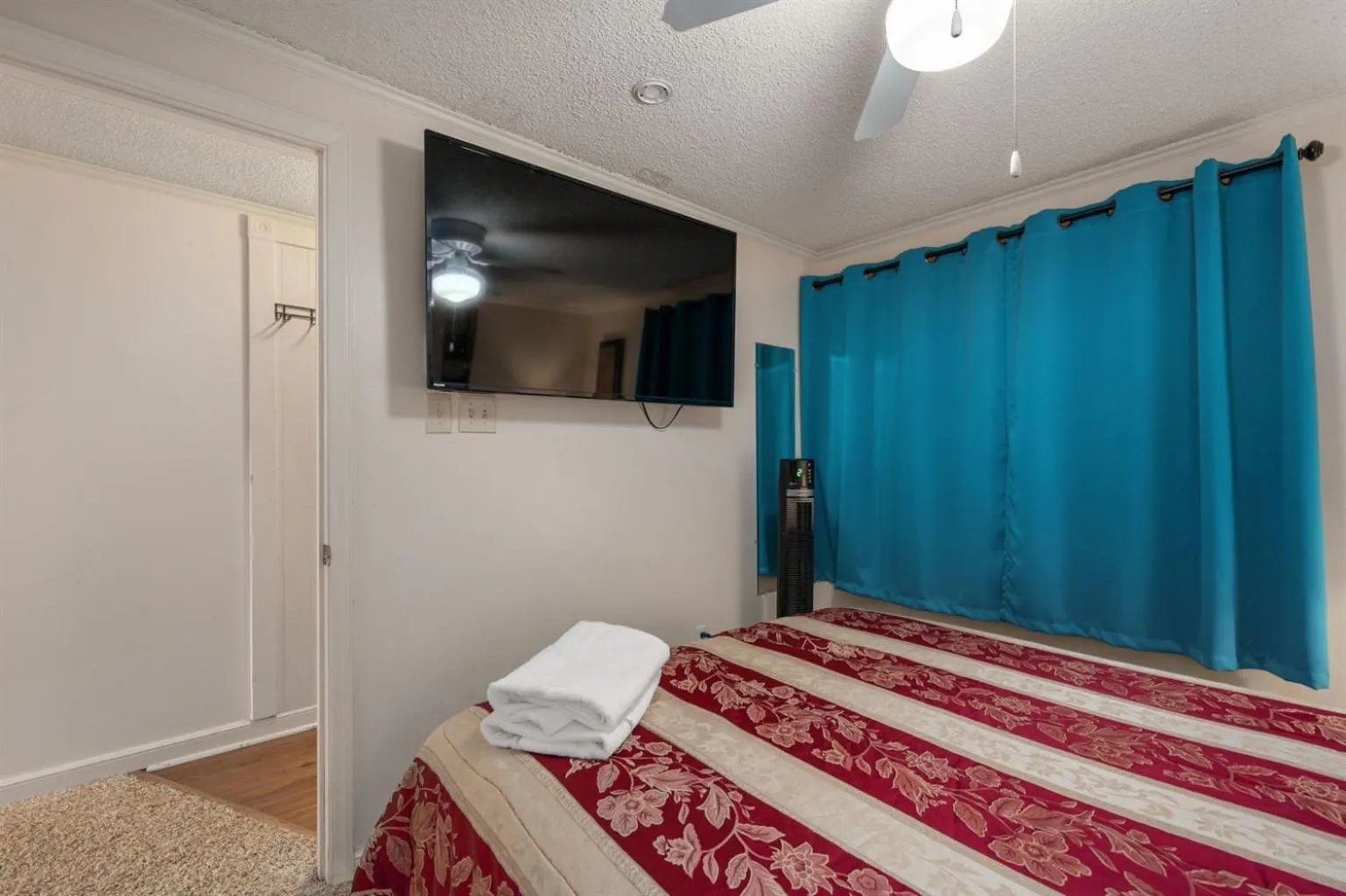 Bed in Snowshoe Ski-InSki-Out Steps to Ballhooter Lift Mountain Lodge Condo