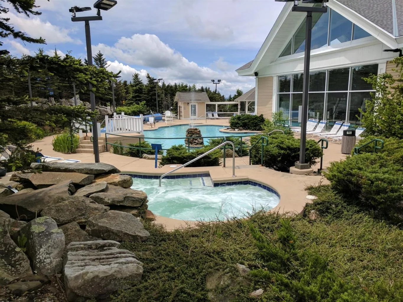 Snowshoe Ski-InSki-Out Steps to Ballhooter Lift Mountain Lodge Condo