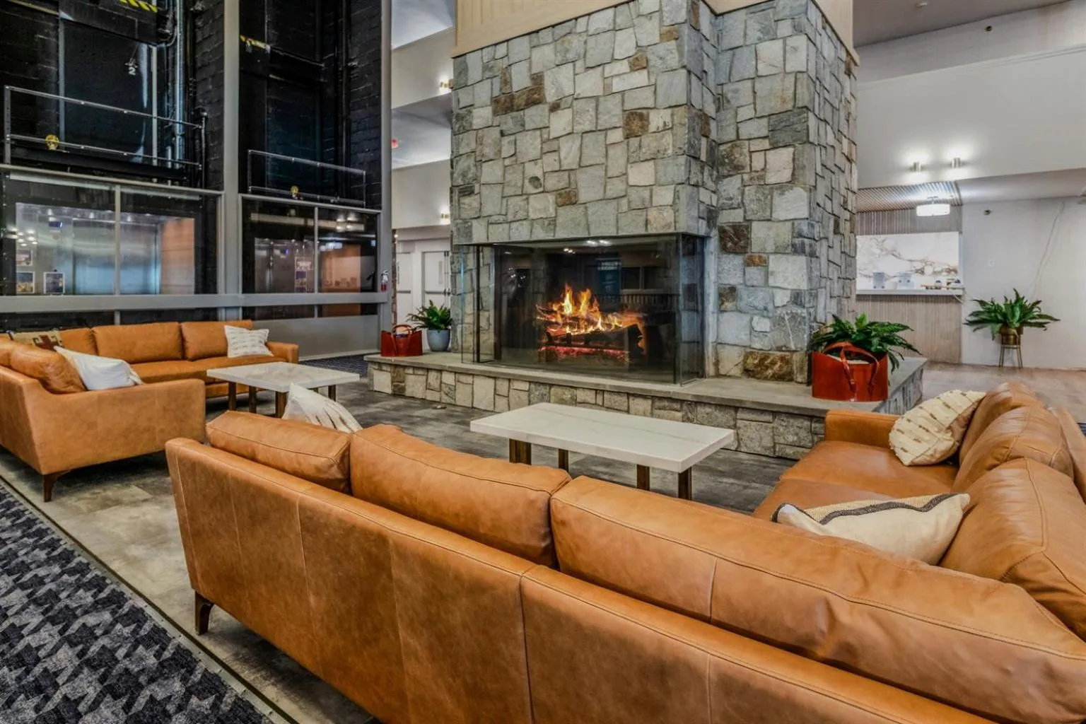 Snowshoe Ski-InSki-Out Steps to Ballhooter Lift Mountain Lodge Condo