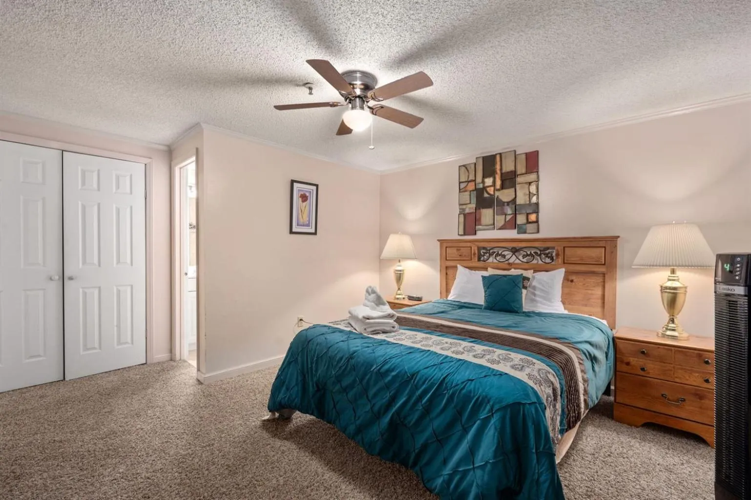 Bed in Snowshoe Ski-InSki-Out Steps to Ballhooter Lift Mountain Lodge Condo