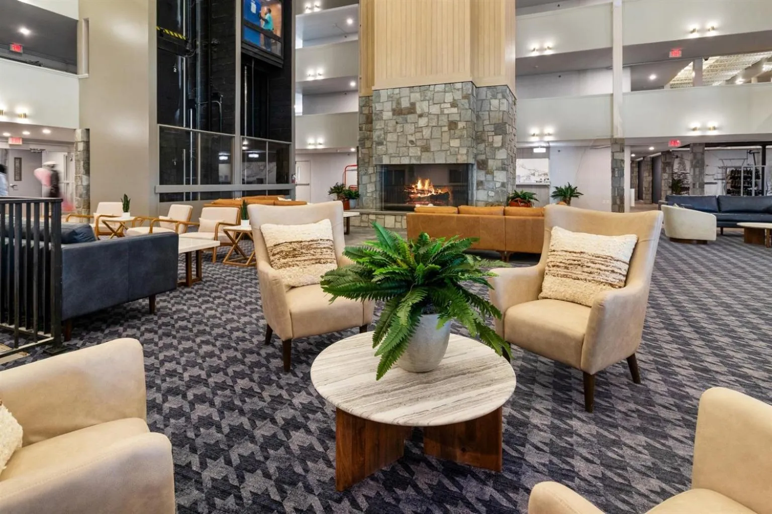 Snowshoe Ski-InSki-Out Steps to Ballhooter Lift Mountain Lodge Condo