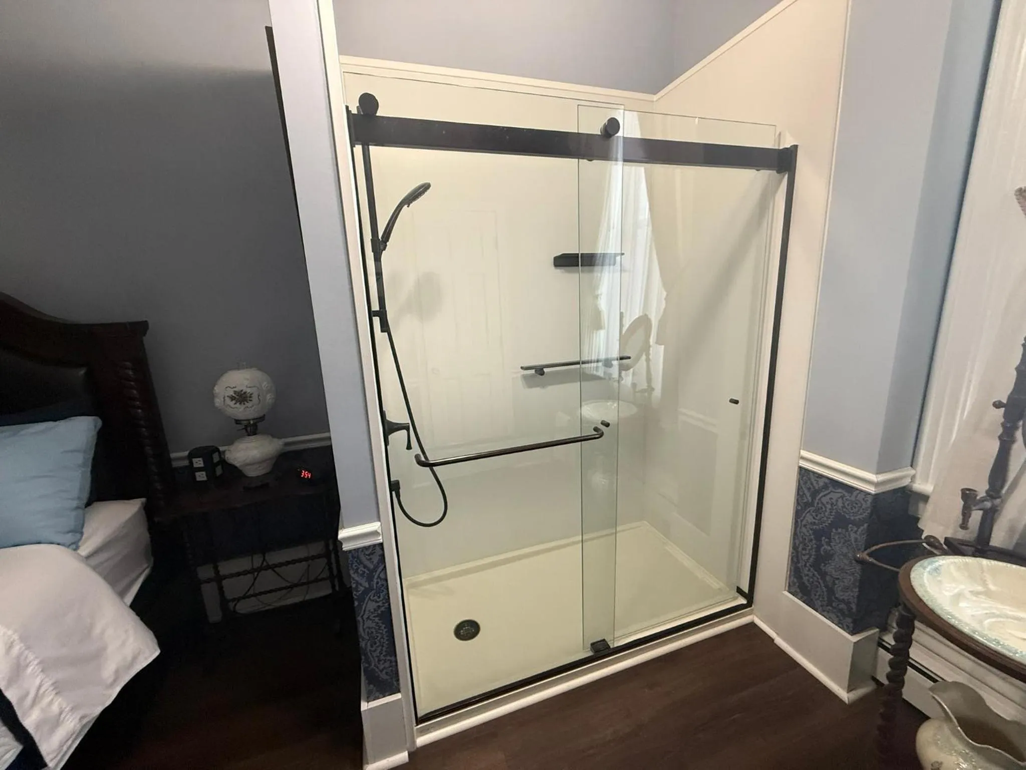 Bed in The Gridley Inn B&B