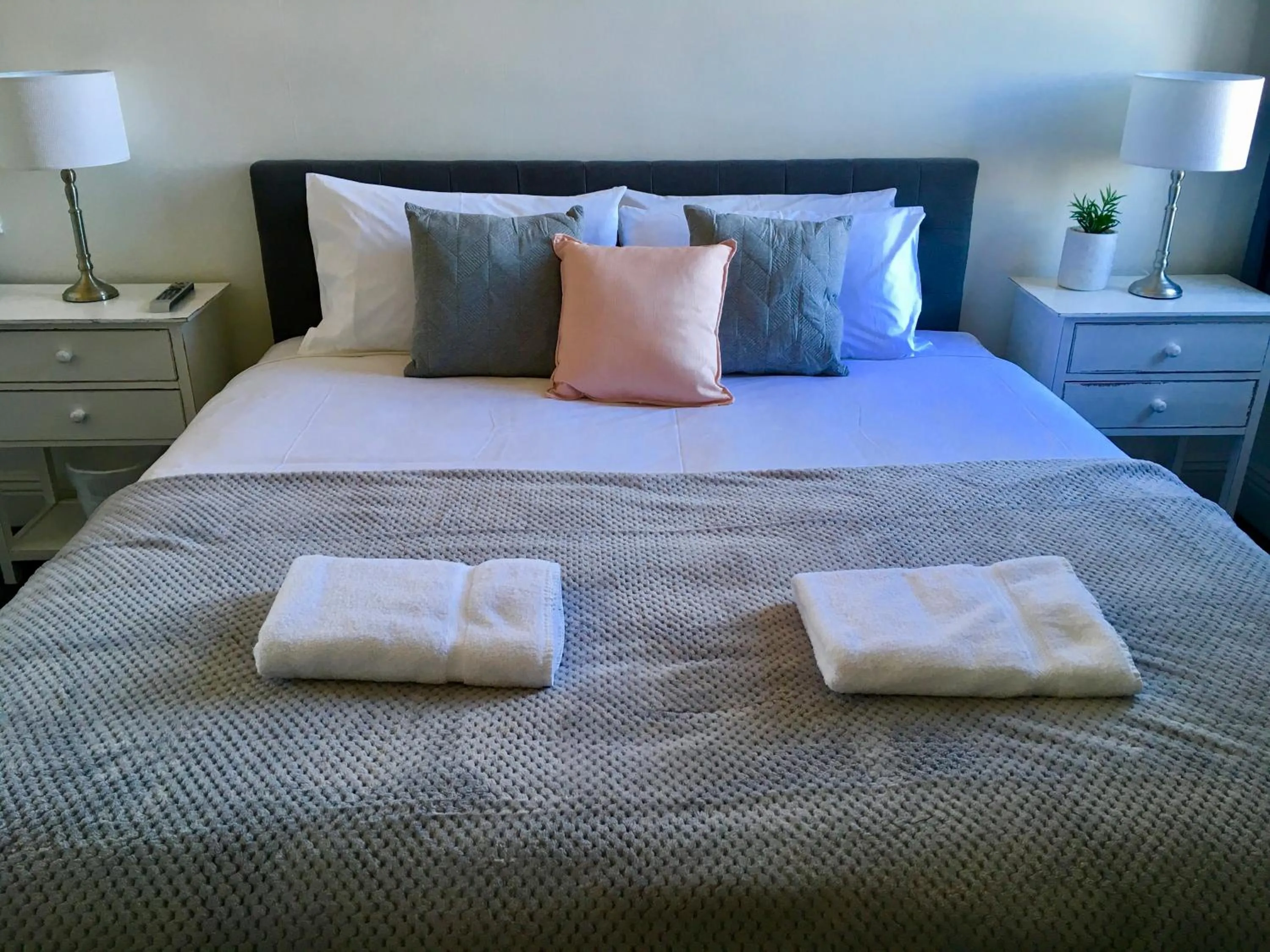 Photo of the whole room in Grand Hotel Healesville