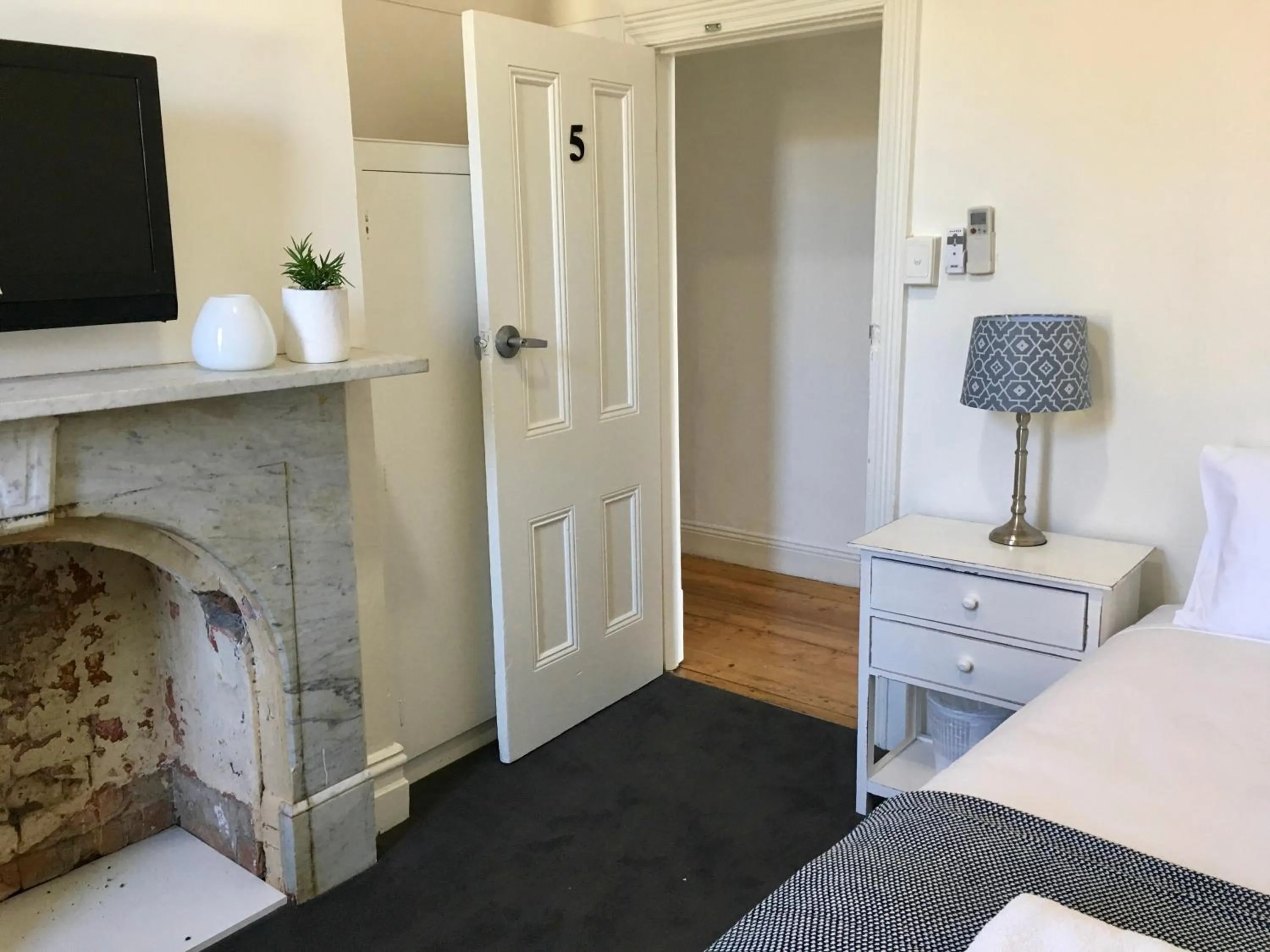 Photo of the whole room in Grand Hotel Healesville