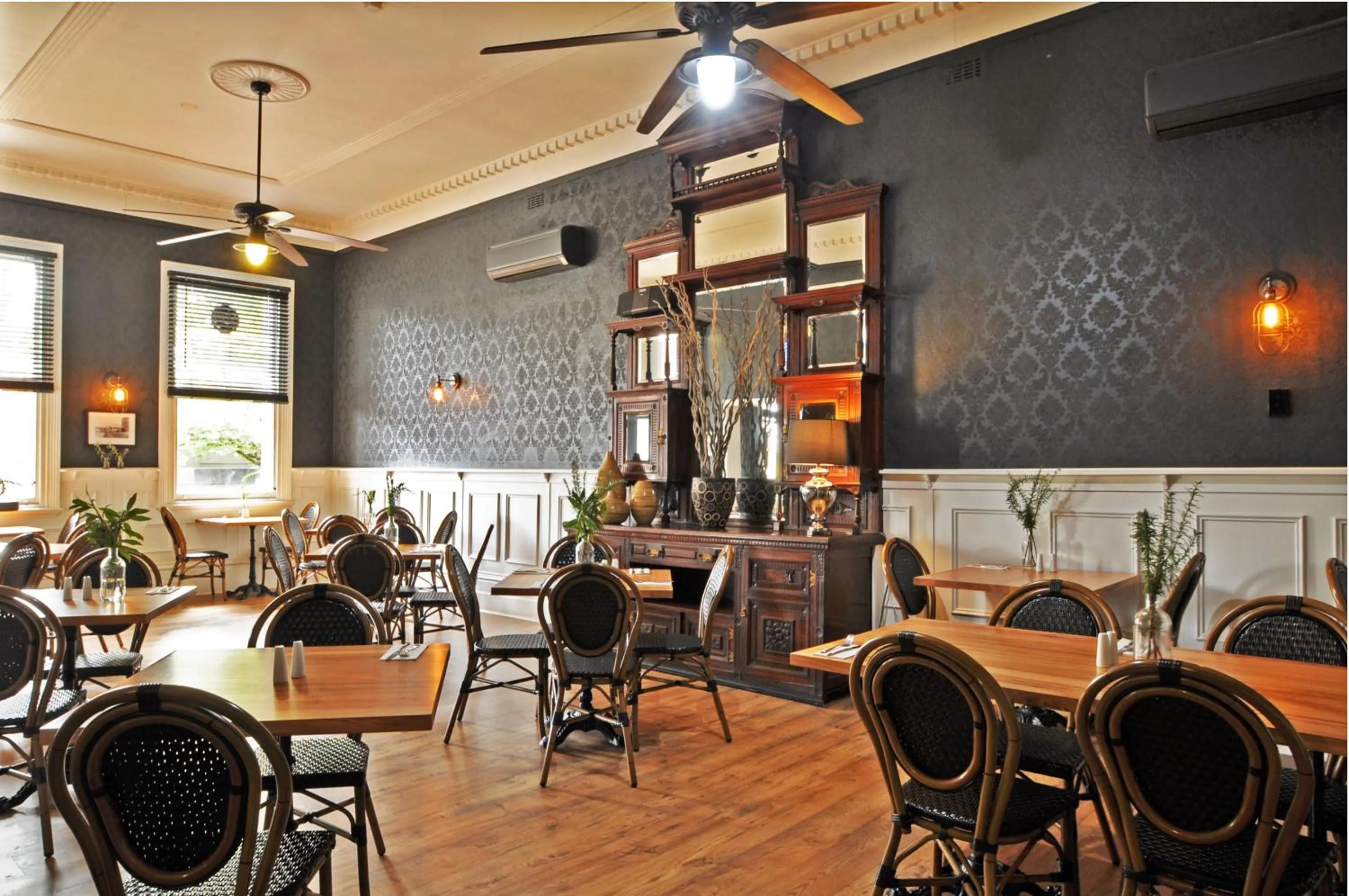 Dining area in Grand Hotel Healesville
