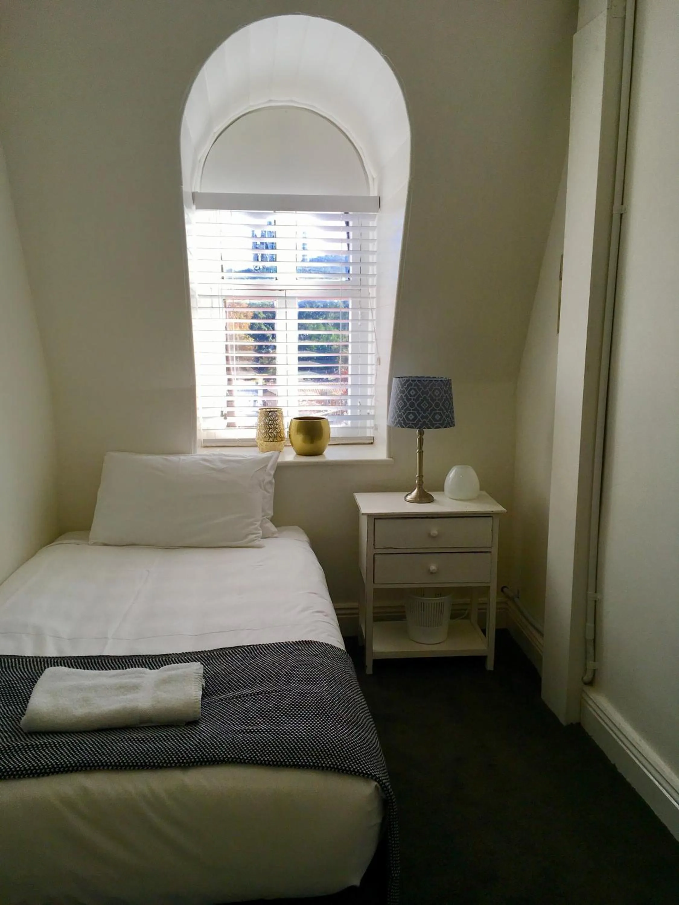 Photo of the whole room in Grand Hotel Healesville