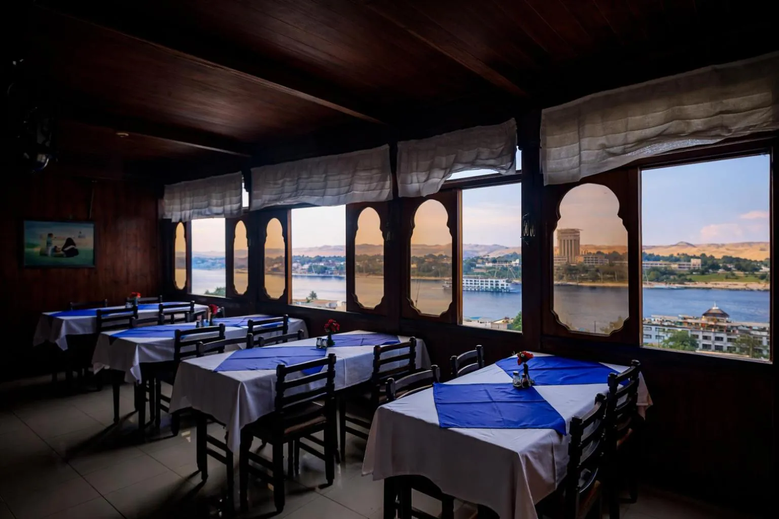 Restaurant/places to eat in Hapi Hotel