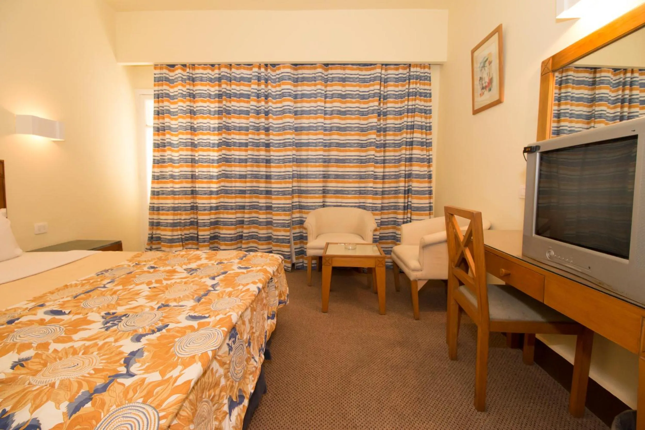 Bedroom, Bed in Hapi Hotel